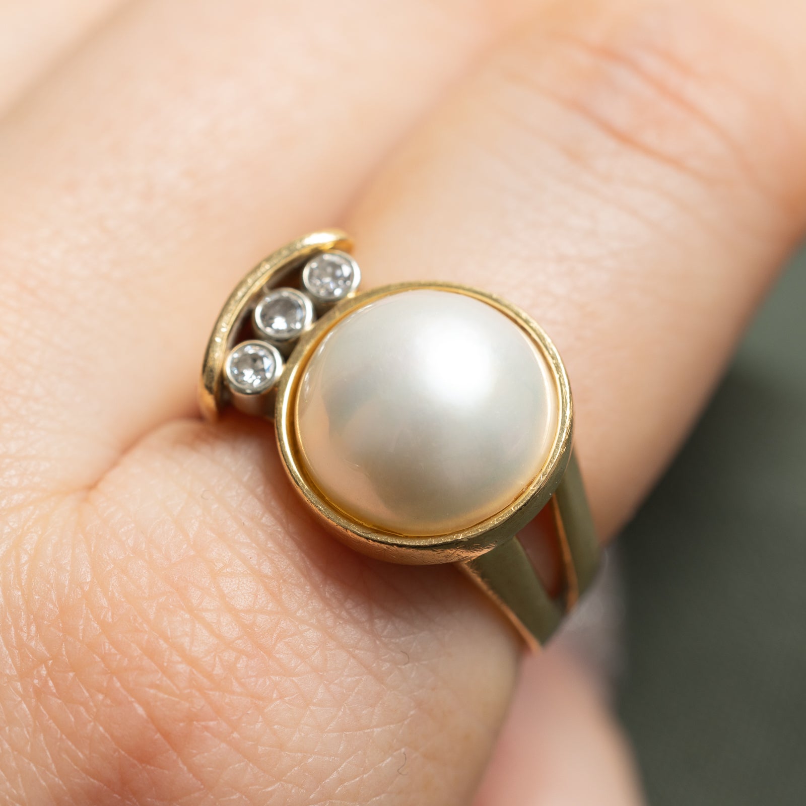 Pearl & Diamond Ring | 0.12ctw | SZ 7 |