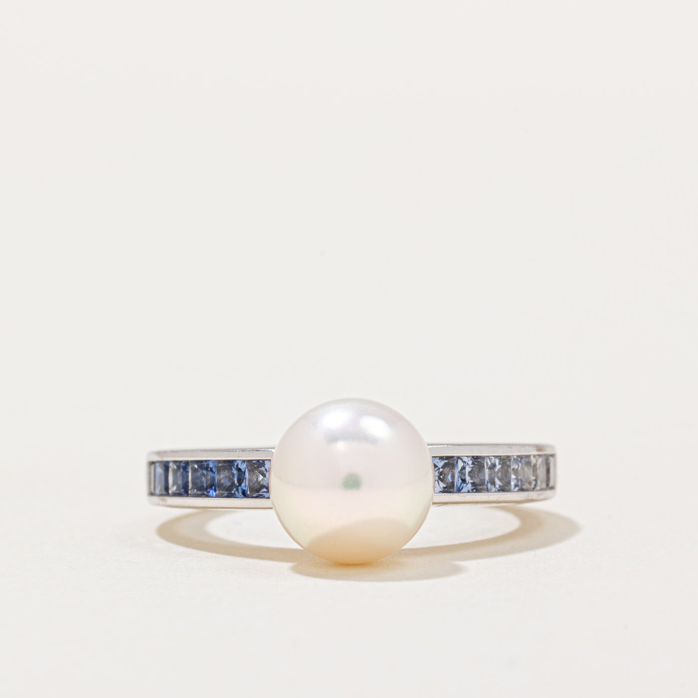 Bague Perle et Saphir 'Mikimoto' | 0,40ctw | Taille 6,25 |