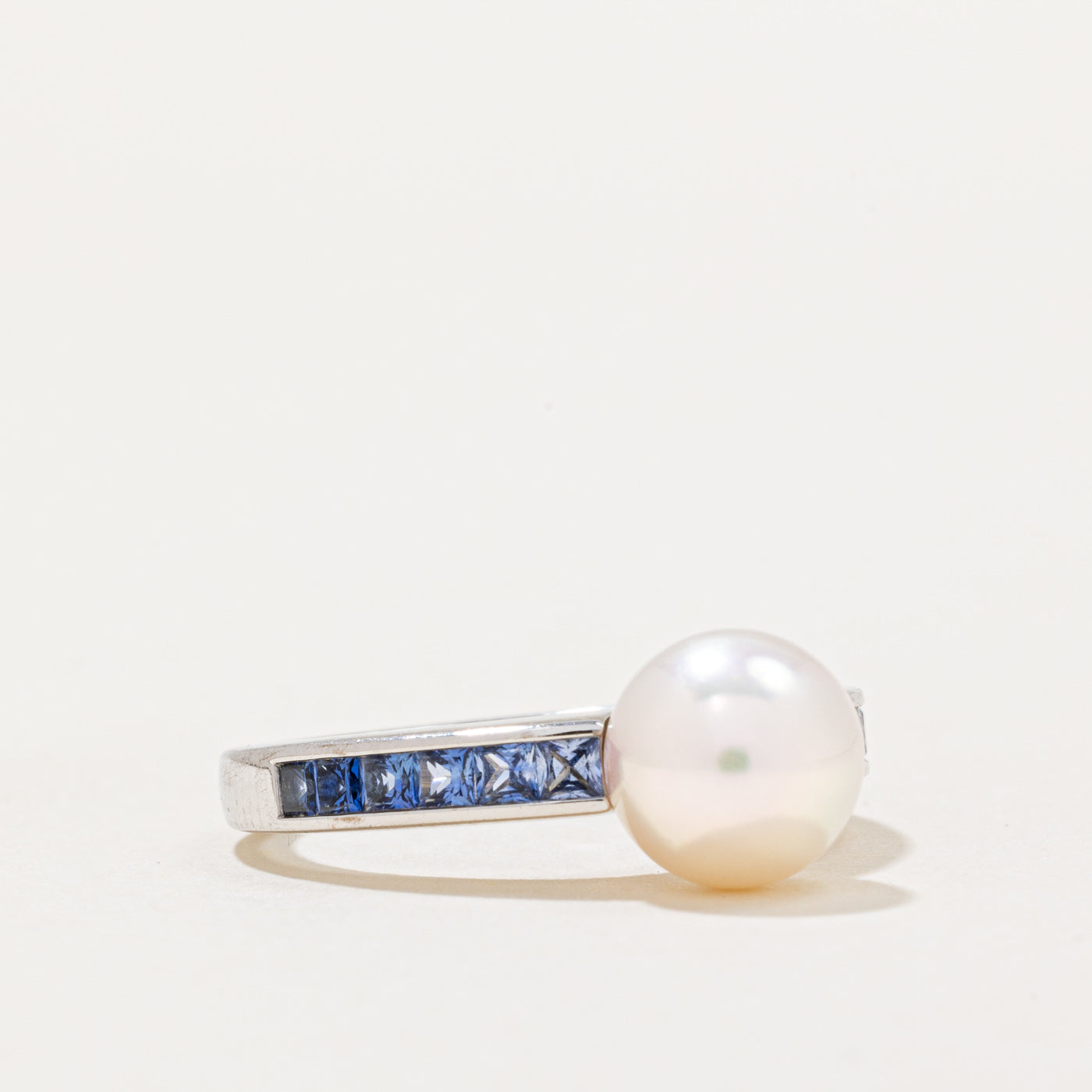 Bague Perle et Saphir 'Mikimoto' | 0,40ctw | Taille 6,25 |