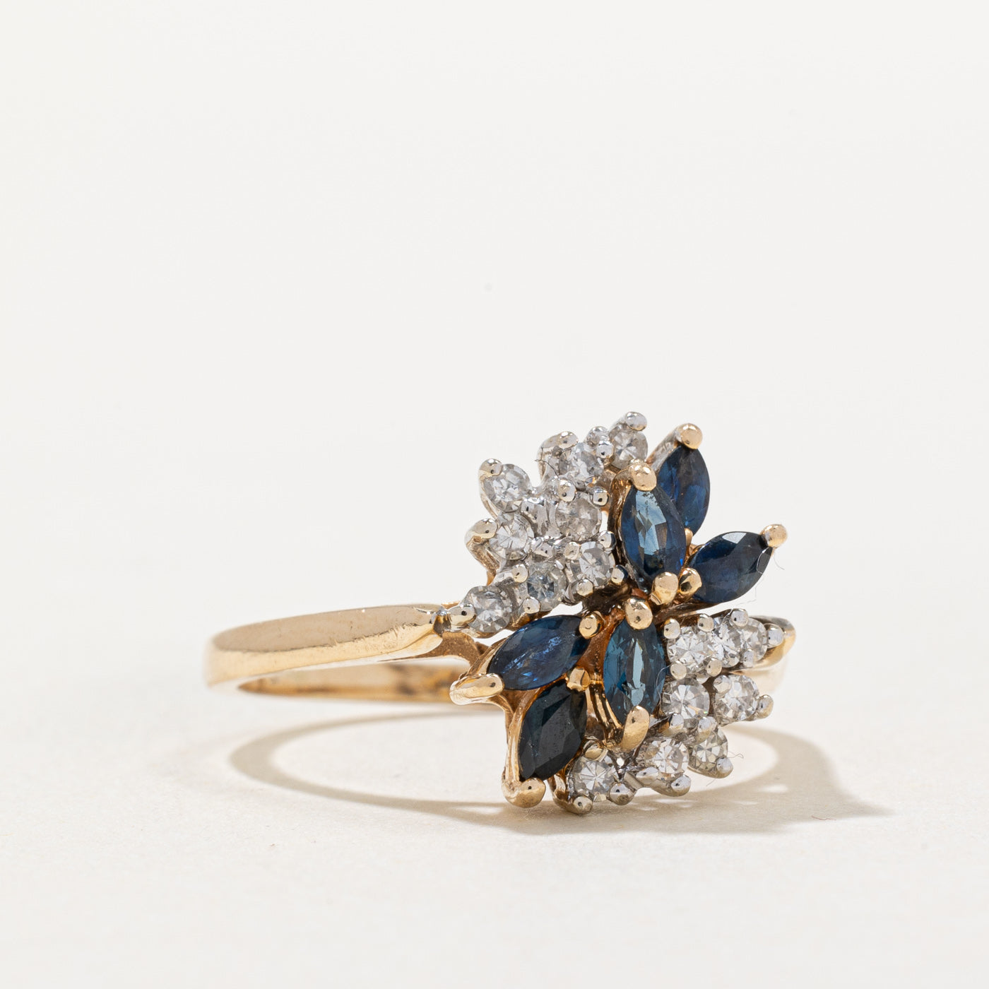 Bague sertie de saphirs et de diamants | 0,82 ct, 0,34 ct | Taille 9 |