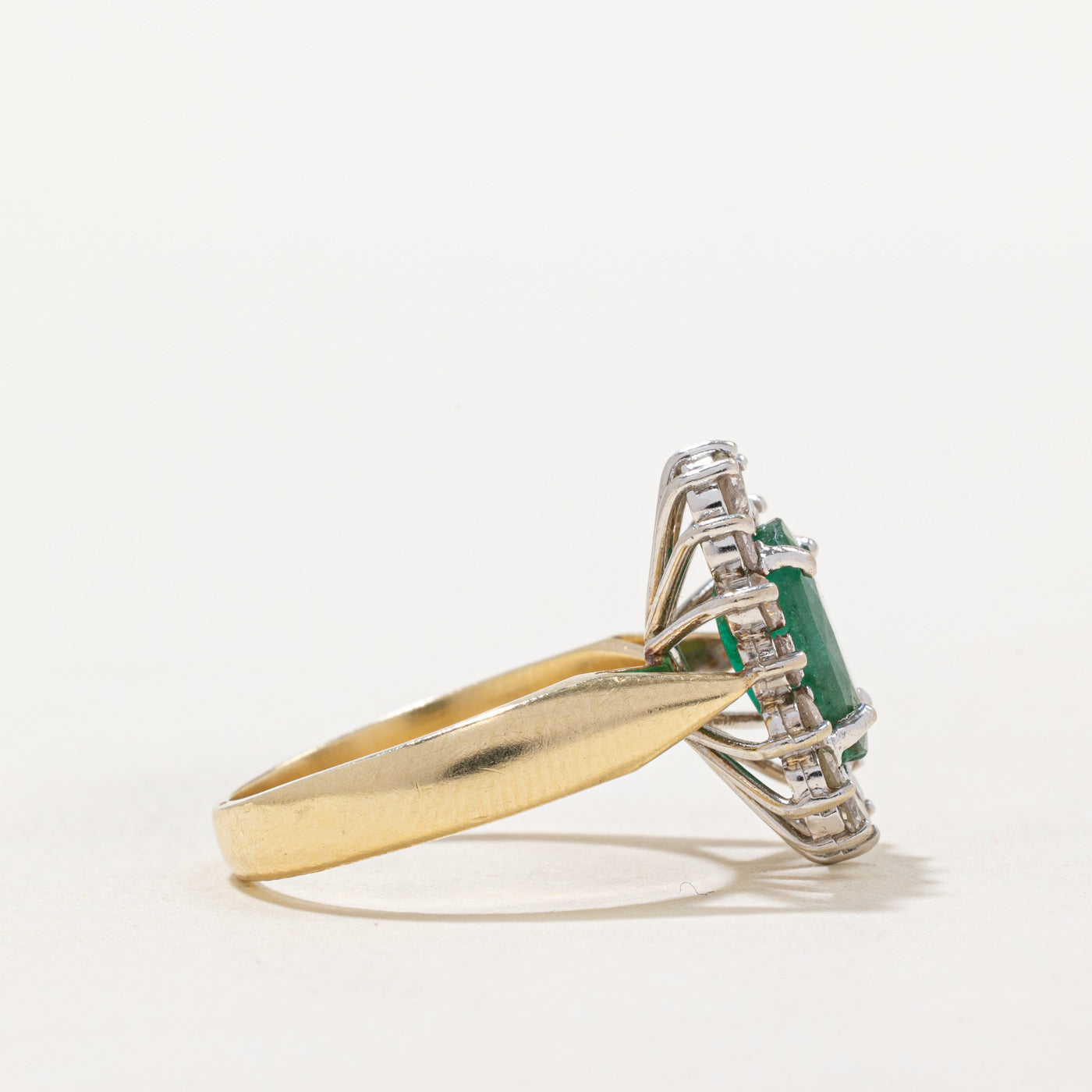 Bague cocktail halo émeraude et diamants | 1,58 ct, 0,61 ct au total | Taille 6,5 |