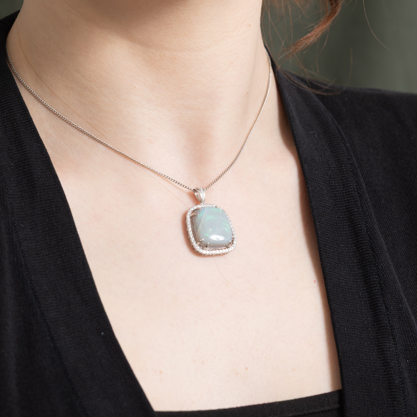 Pendentif en opale et diamants | 9,75 ct, 0,49 ct au total