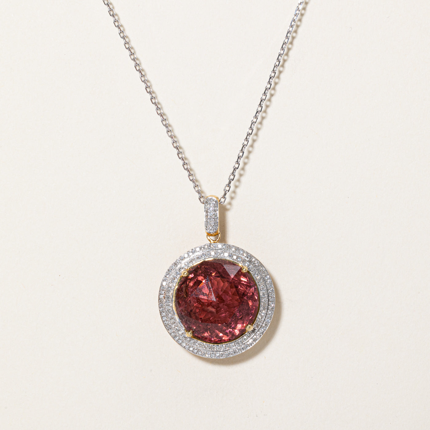 Collier pendentif en tourmaline rose et diamants | 17,01 ct, 0,55 ct au total