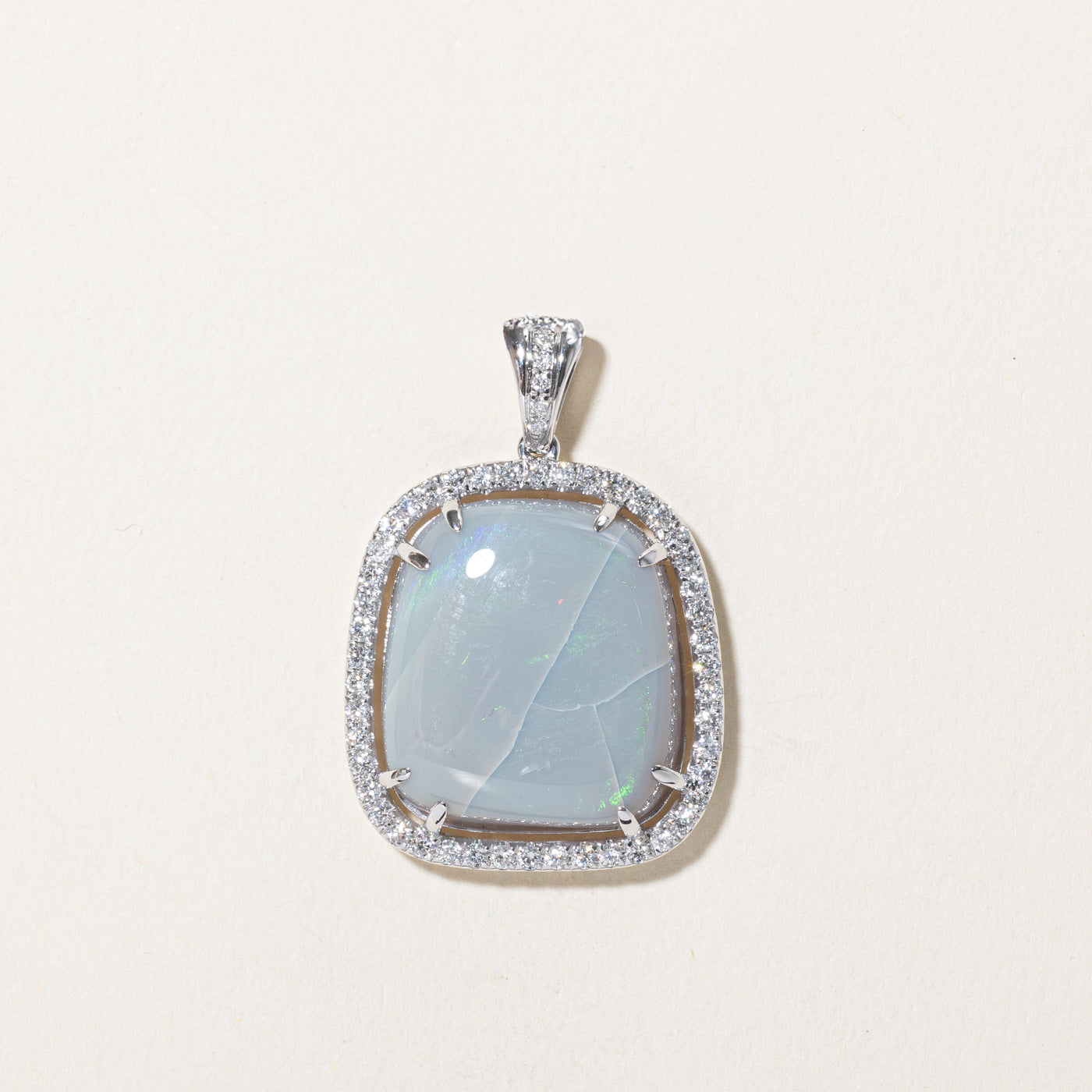 Pendentif en opale et diamants | 9,75 ct, 0,49 ct au total