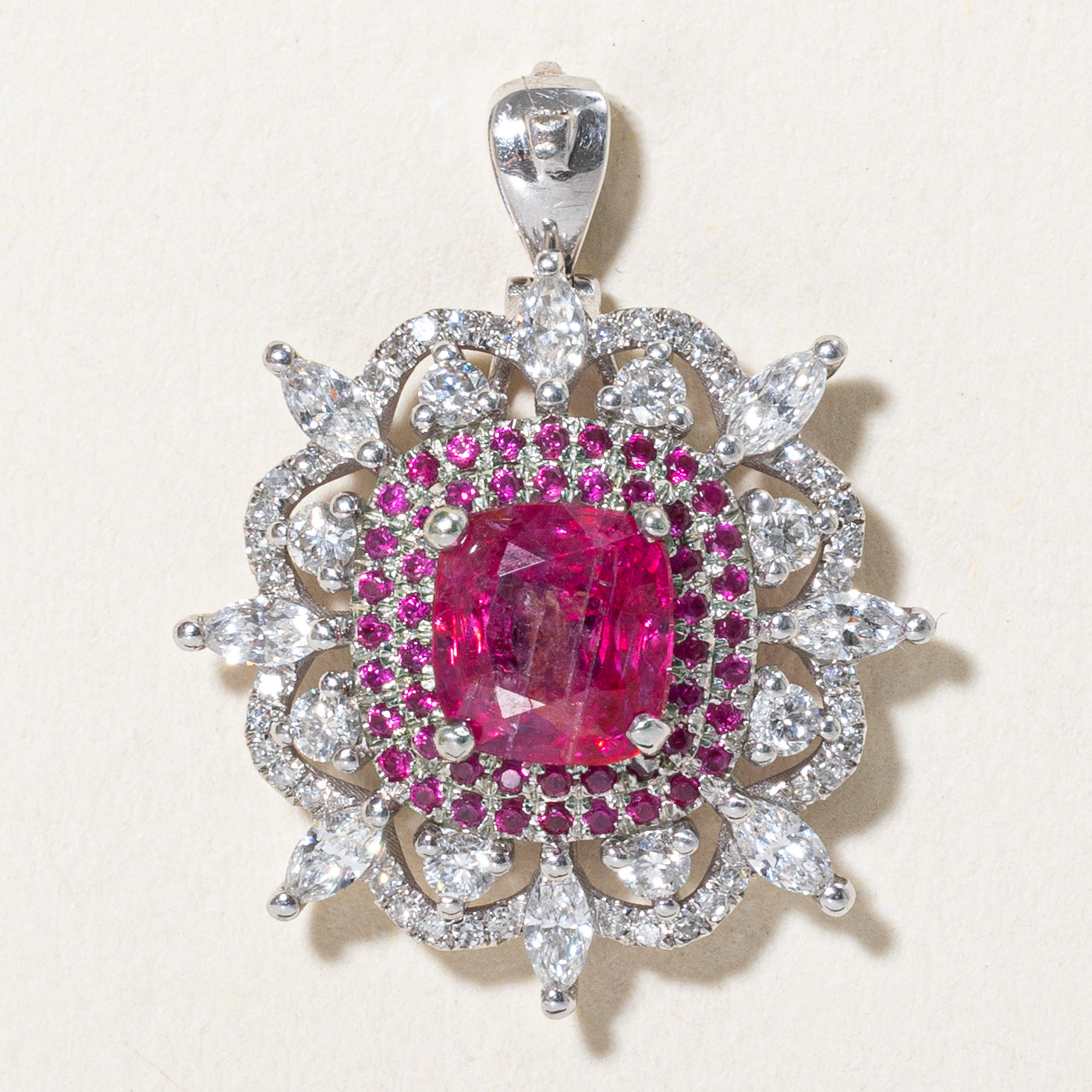 Pendentif et bague convertibles en rubis et diamants GRS | 2,17 ct, 1,01 ct au total | Taille 6,5
