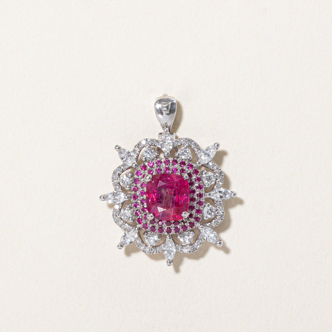 Pendentif et bague convertibles en rubis et diamants GRS | 2,17 ct, 1,01 ct au total | Taille 6,5