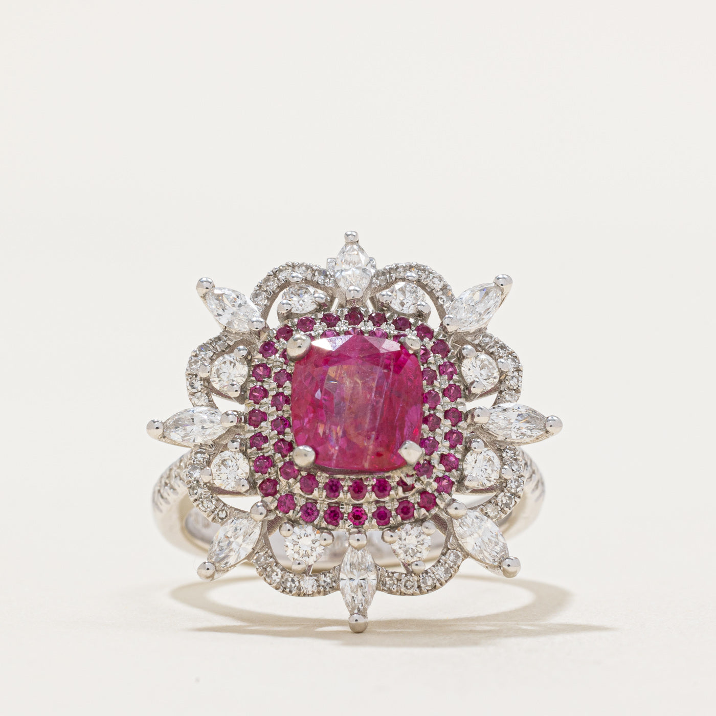 Pendentif et bague convertibles en rubis et diamants GRS | 2,17 ct, 1,01 ct au total | Taille 6,5