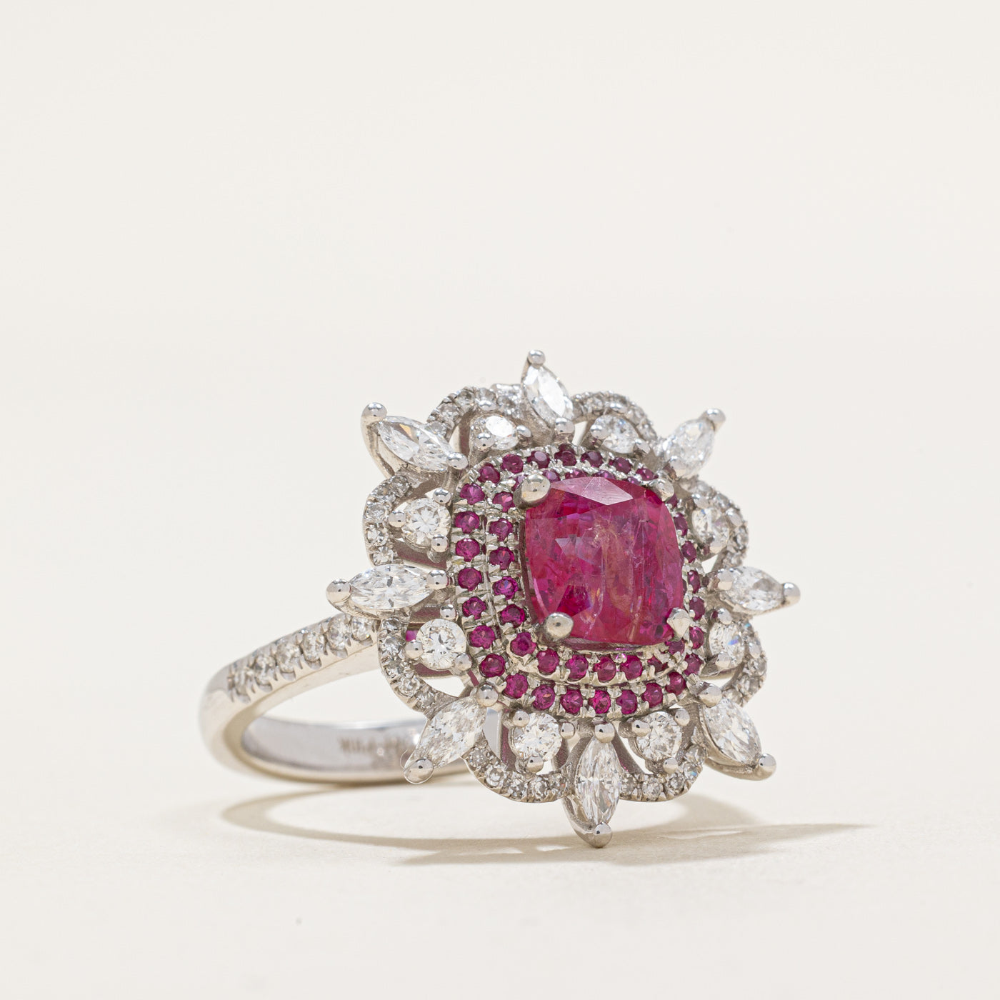 Pendentif et bague convertibles en rubis et diamants GRS | 2,17 ct, 1,01 ct au total | Taille 6,5