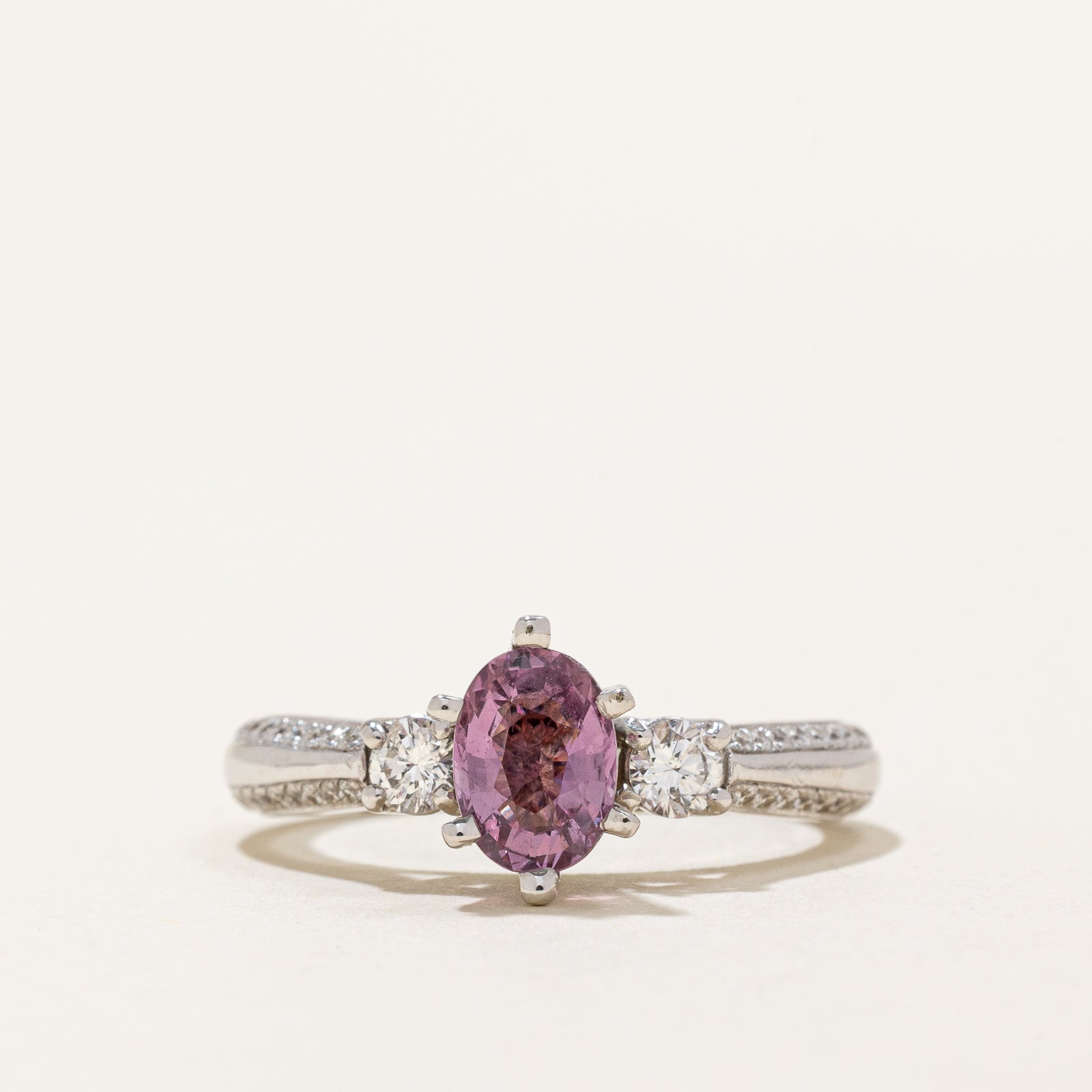 Bague de fiançailles en saphir Padparadscha non chauffé et diamants | 0,93 ct, 0,74 ct au total | Taille 6,75