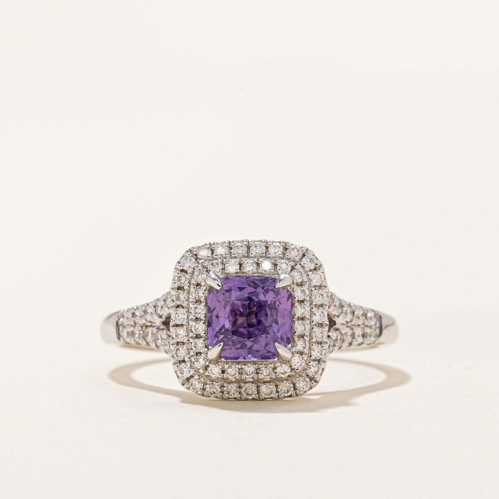 Bague halo en saphir violet non chauffé et diamants | 1,01 ct | 0,34 ct au total | Taille 6,25