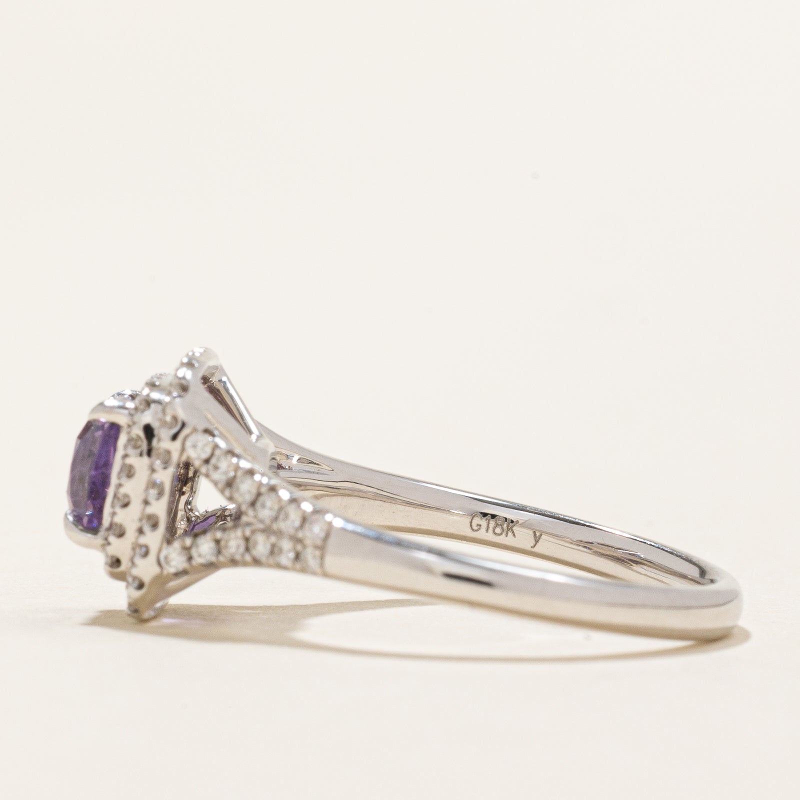 Bague halo en saphir violet non chauffé et diamants | 1,01 ct | 0,34 ct au total | Taille 6,25