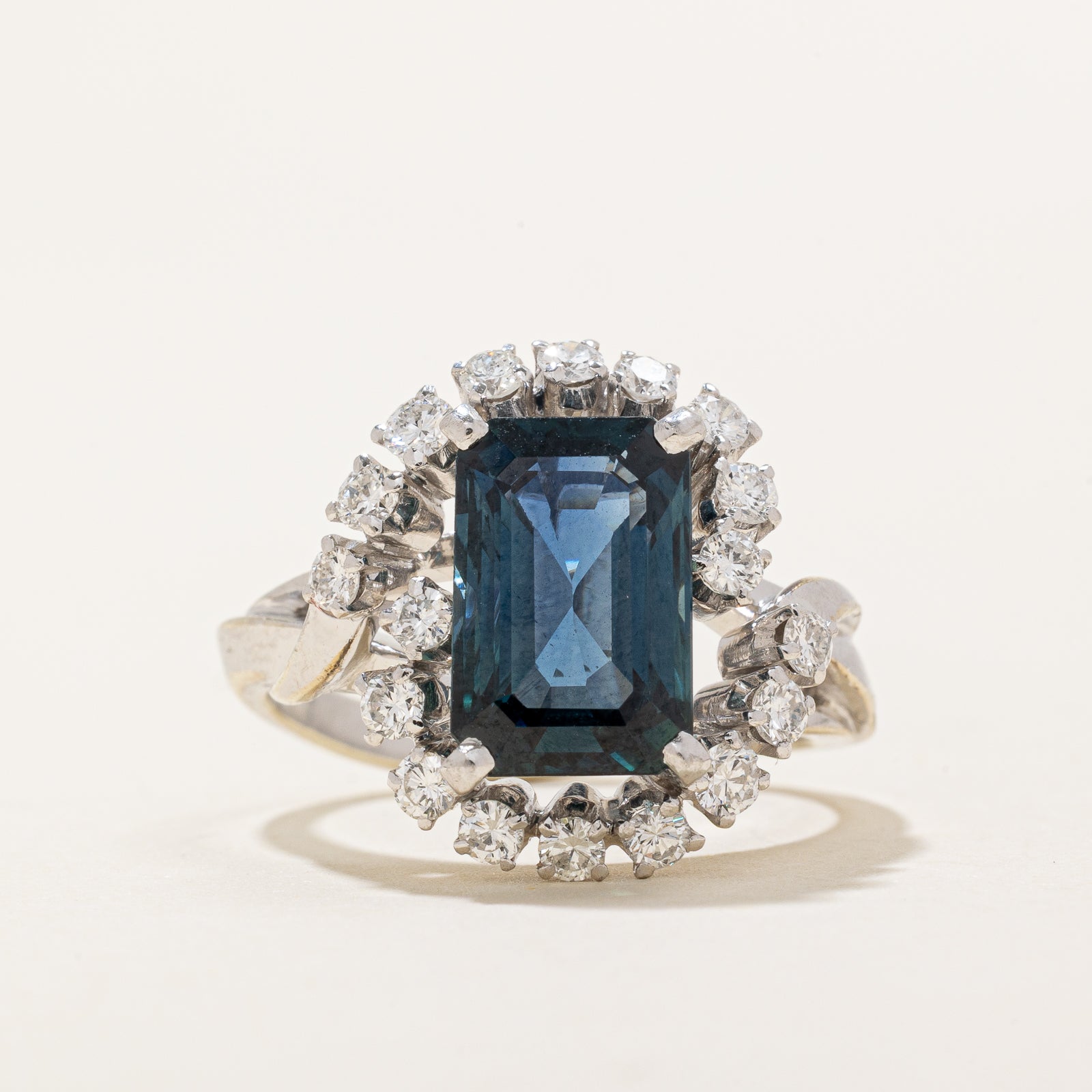 Bague de fiançailles en saphir bicolore non chauffé et diamants | 4,08 ct | 0,54 ct au total | Taille 5,75