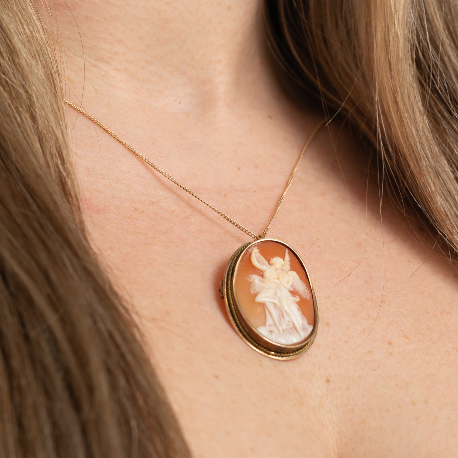 Sea Shell Cameo Convertible Brooch & Pendant | 16.00ct