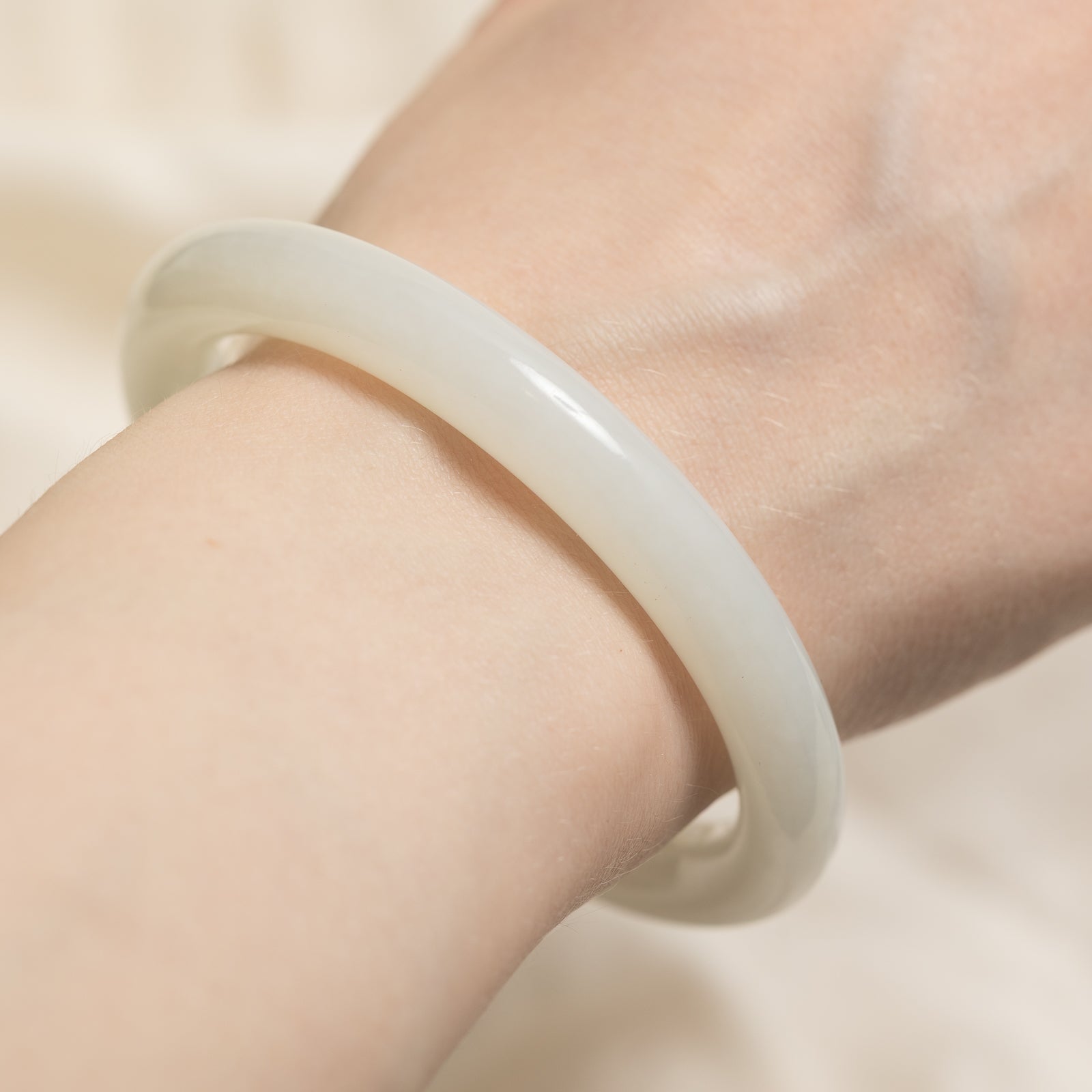 White Nephrite Jade Bangle | 41.68g | 6"