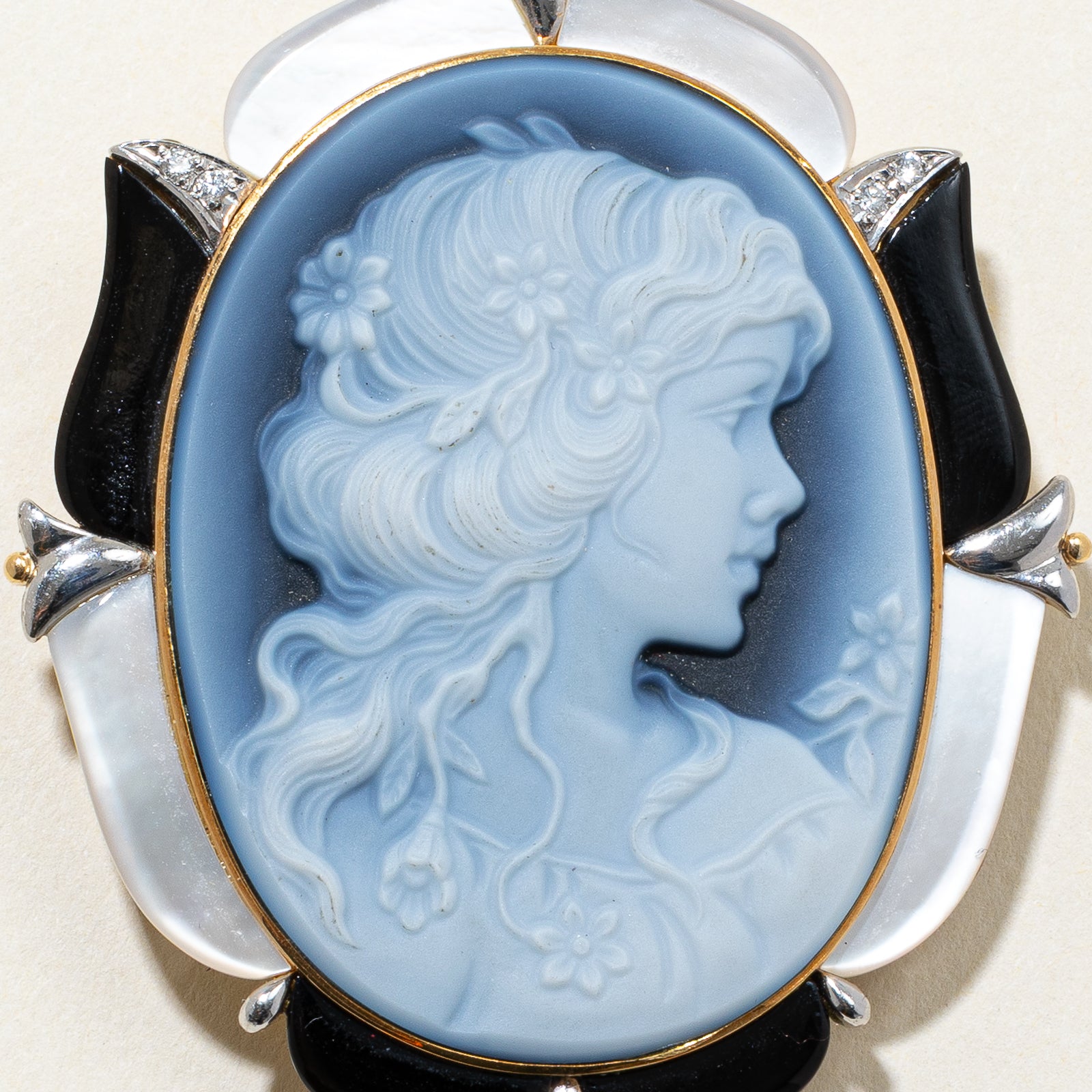Agate, Mother of Pearl & Diamond Cameo Pendant & Brooch | 34.00ct, 0.04ctw
