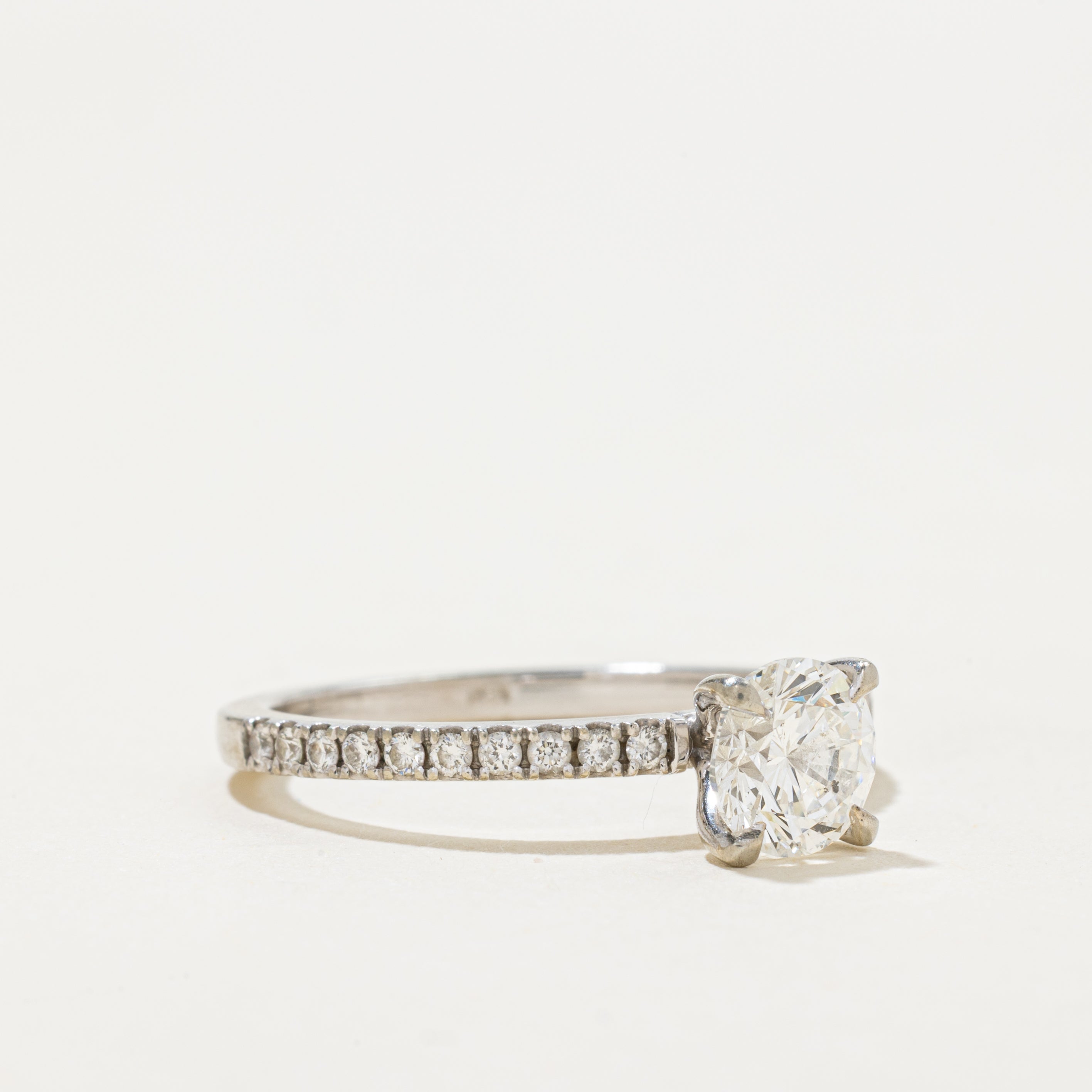 Bague de fiançailles solitaire et pavée de diamants en or 18 carats | 1,33 ct au total | Taille 7,75
