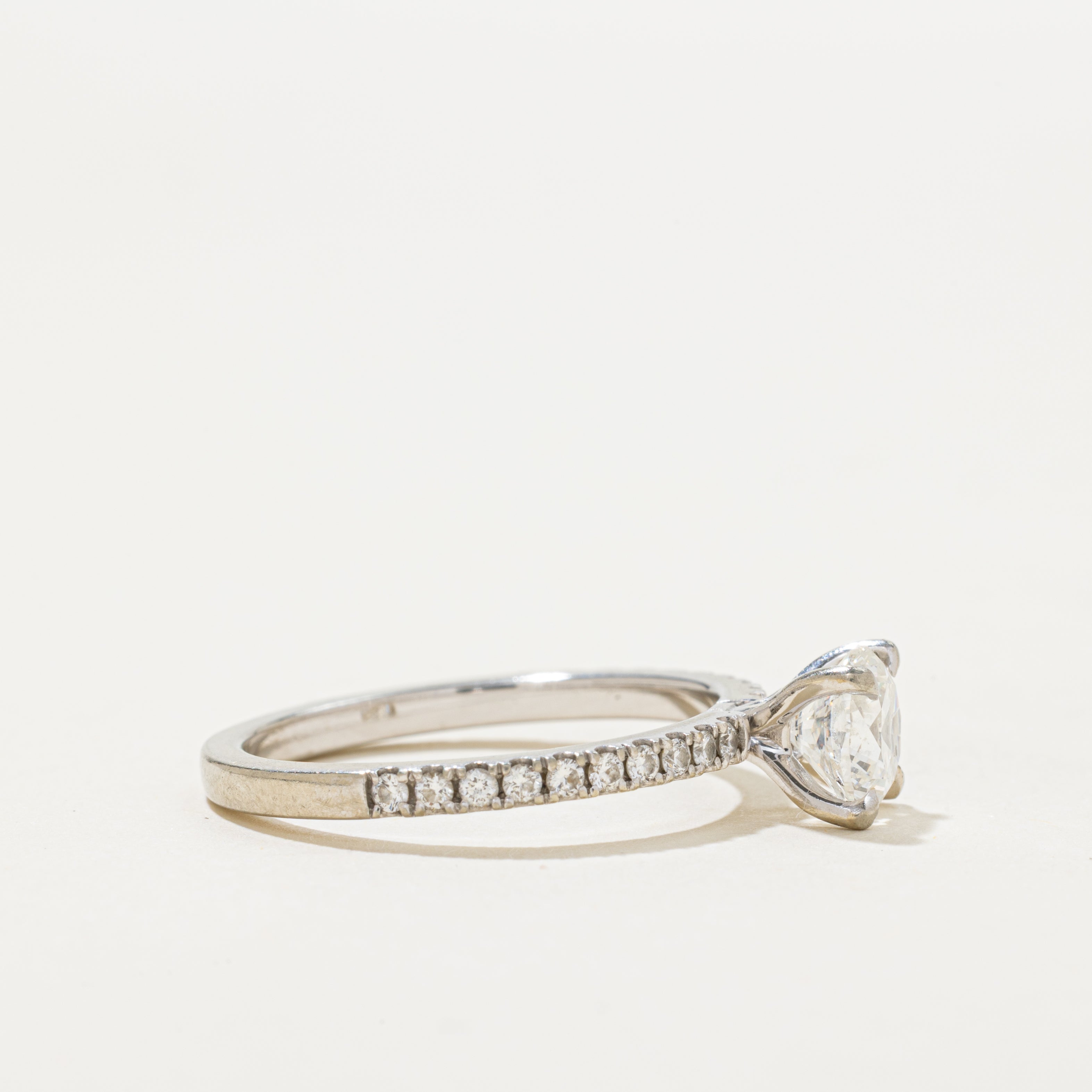 Bague de fiançailles solitaire et pavée de diamants en or 18 carats | 1,33 ct au total | Taille 7,75