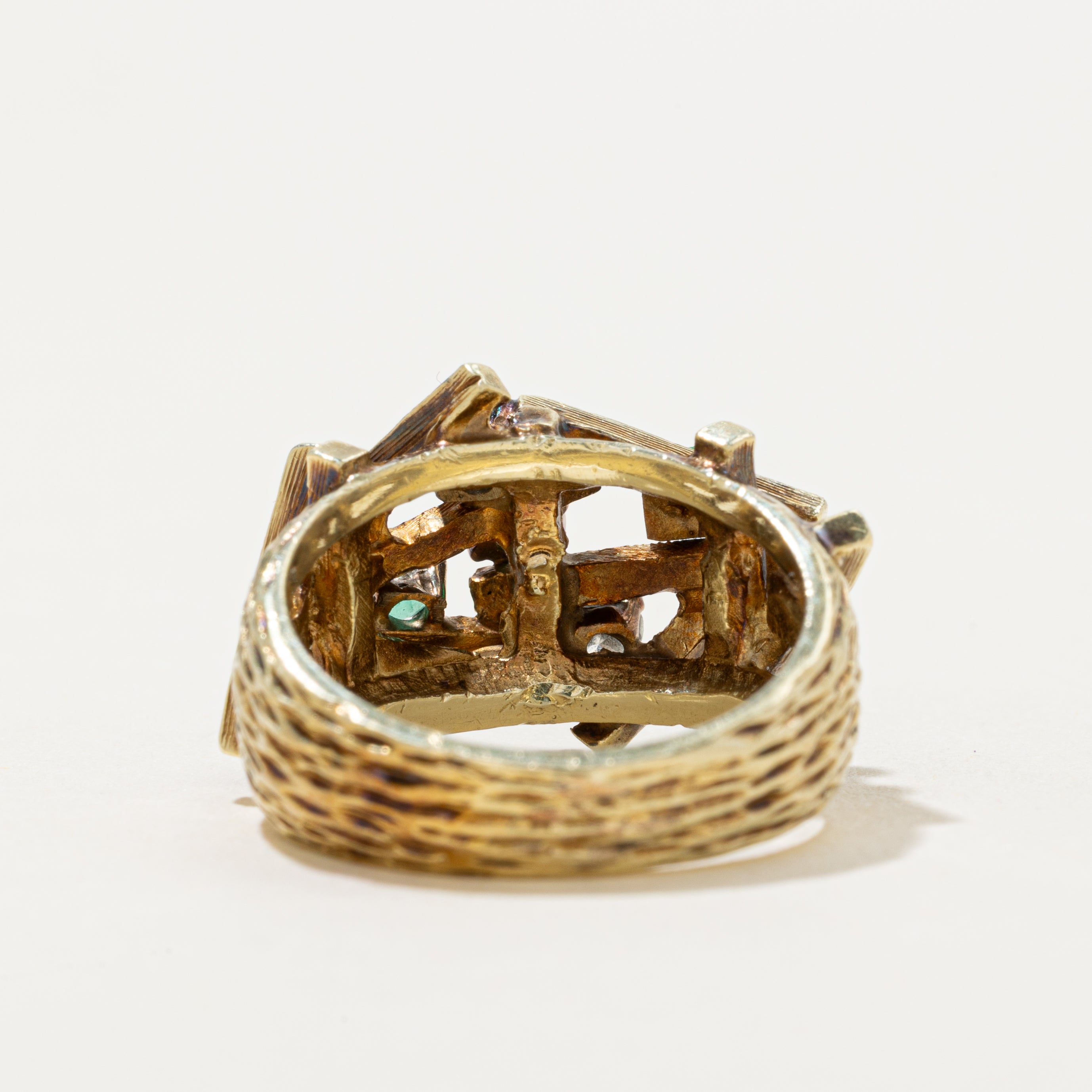 Bague cocktail texturée « feu de camp » en or 14-18 carats, ornée d'émeraudes et de diamants (0,25 ct au total) | Taille 7