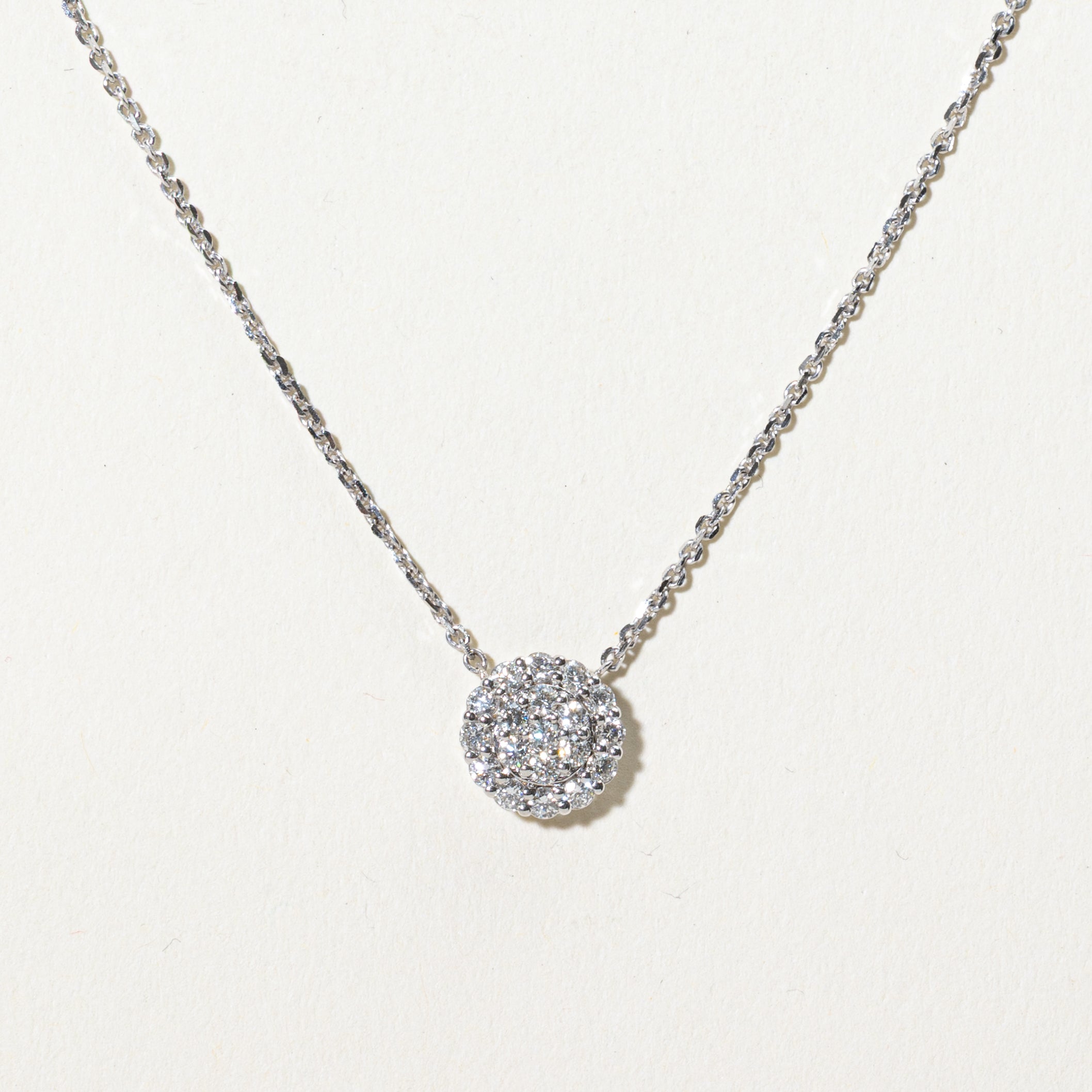 Collier pendentif cercle en or 18 carats serti d'un halo de diamants marguerite | 0,41 ct | 40,6 cm