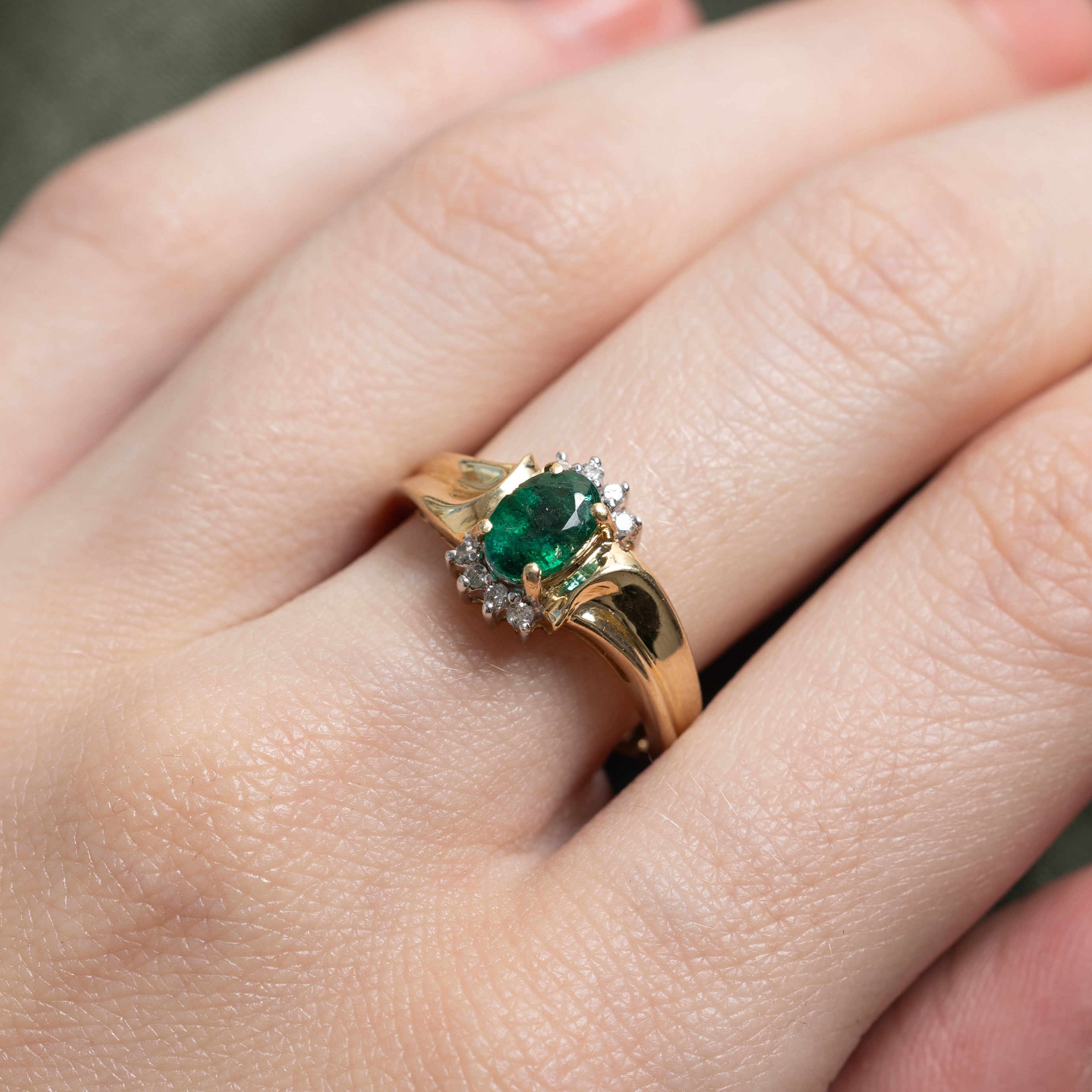 Emerald & Diamond Petal Wave Ring | 0.71ct, 0.10ctw | SZ 7