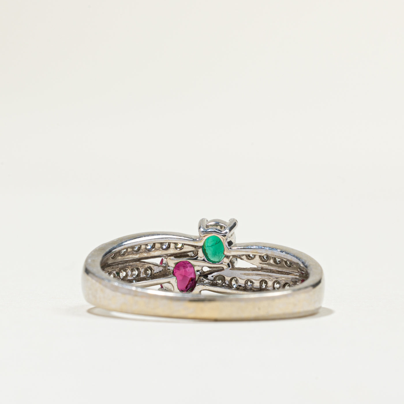 Bague Toi et Moi Émeraude, Rubis et Diamants | 0,24 ct, 0,10 ct, 0,18 ct au total | Taille 7,5