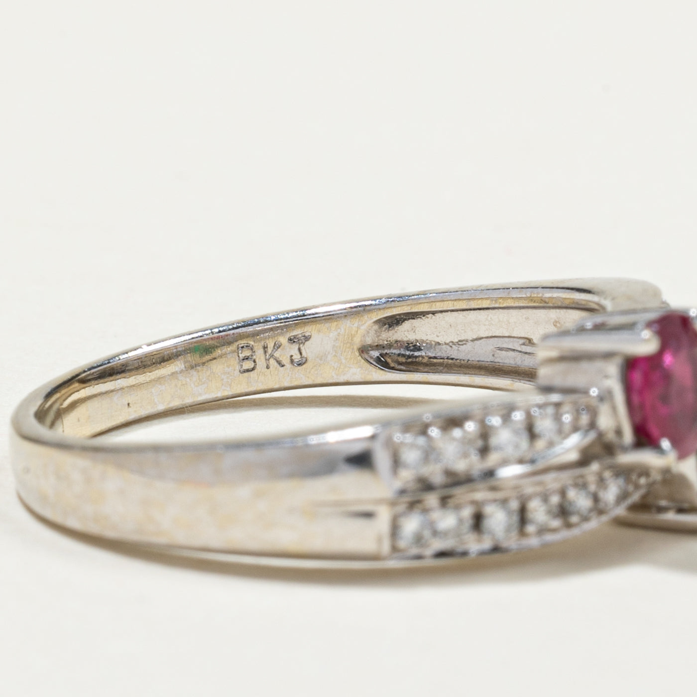 Bague Toi et Moi Émeraude, Rubis et Diamants | 0,24 ct, 0,10 ct, 0,18 ct au total | Taille 7,5
