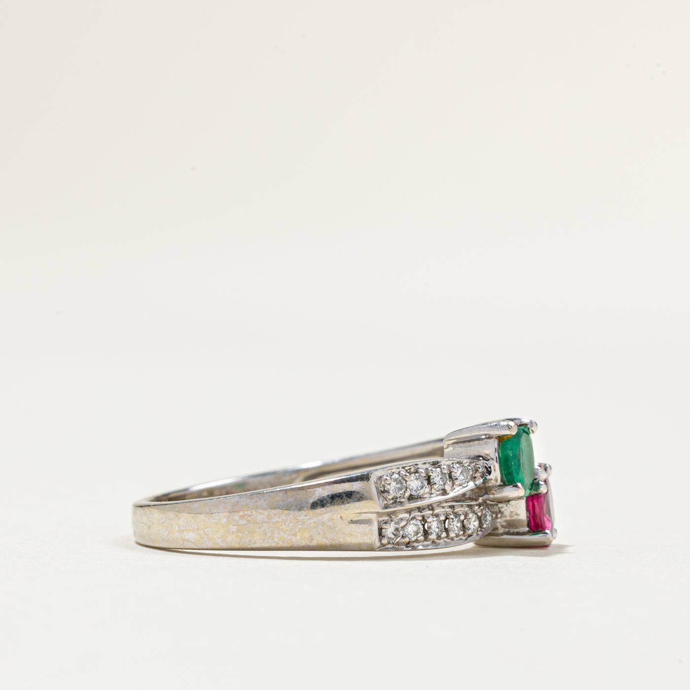 Bague Toi et Moi Émeraude, Rubis et Diamants | 0,24 ct, 0,10 ct, 0,18 ct au total | Taille 7,5
