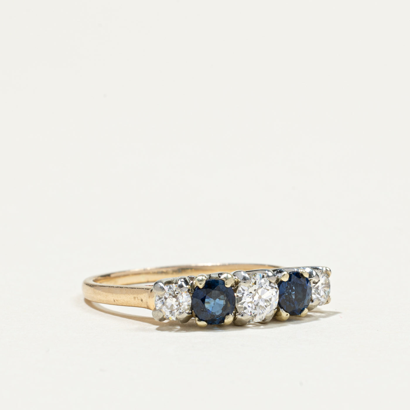 Bague vintage cinq pierres, diamants taille ancienne européenne et saphirs | 0,51 ct et 0,48 ct au total | Taille 5,25