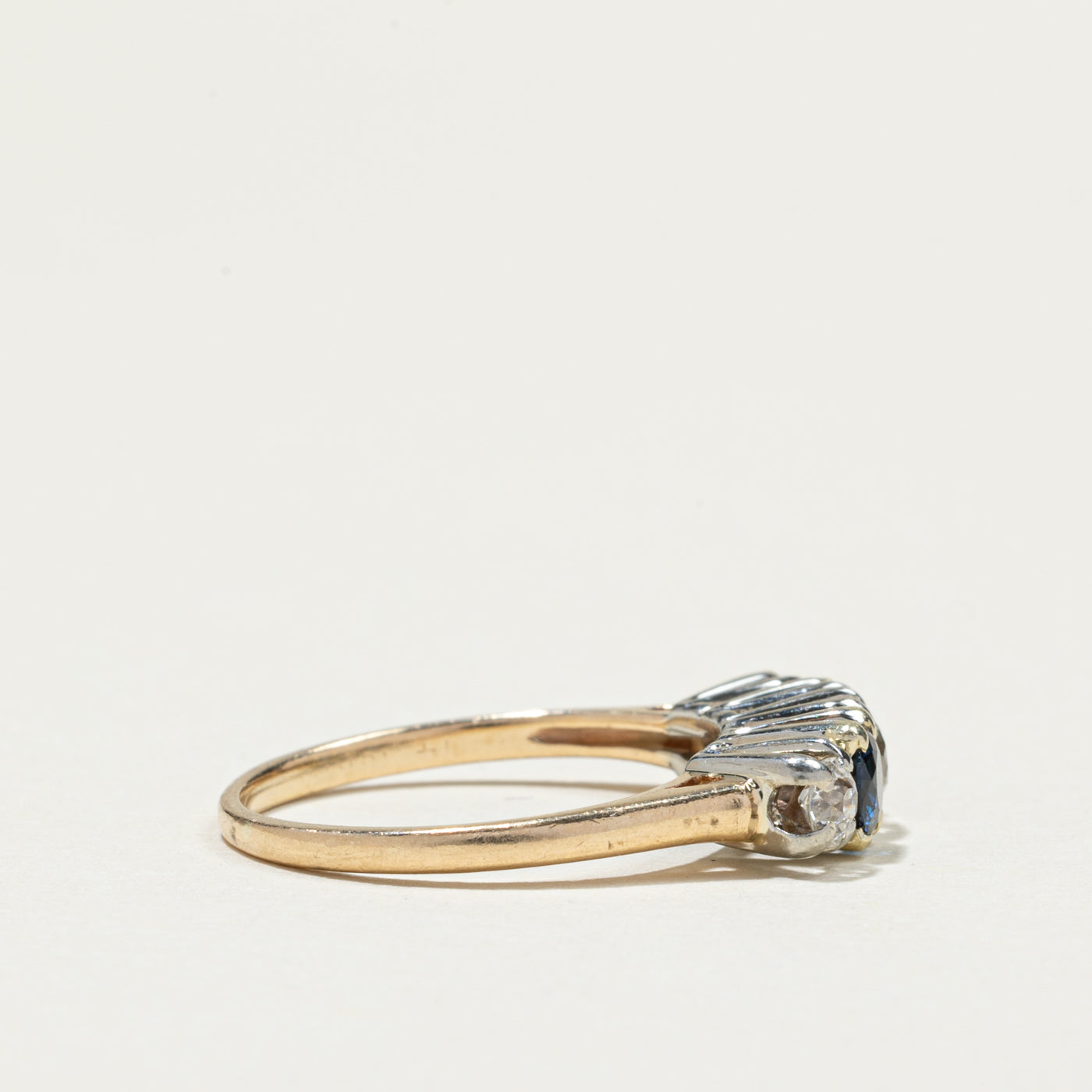 Bague vintage cinq pierres, diamants taille ancienne européenne et saphirs | 0,51 ct et 0,48 ct au total | Taille 5,25