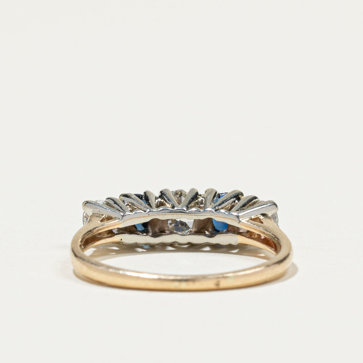 Bague vintage cinq pierres, diamants taille ancienne européenne et saphirs | 0,51 ct et 0,48 ct au total | Taille 5,25