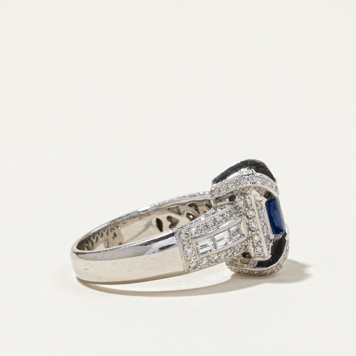 Bague saphir ovale et diamants | 1,10 ct, 1,08 ct au total | Taille 6,75