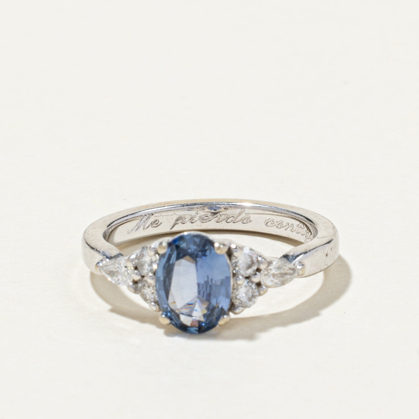 Bague saphir ovale et diamants | 0,81 ct, 0,27 ct au total | Taille 4,75