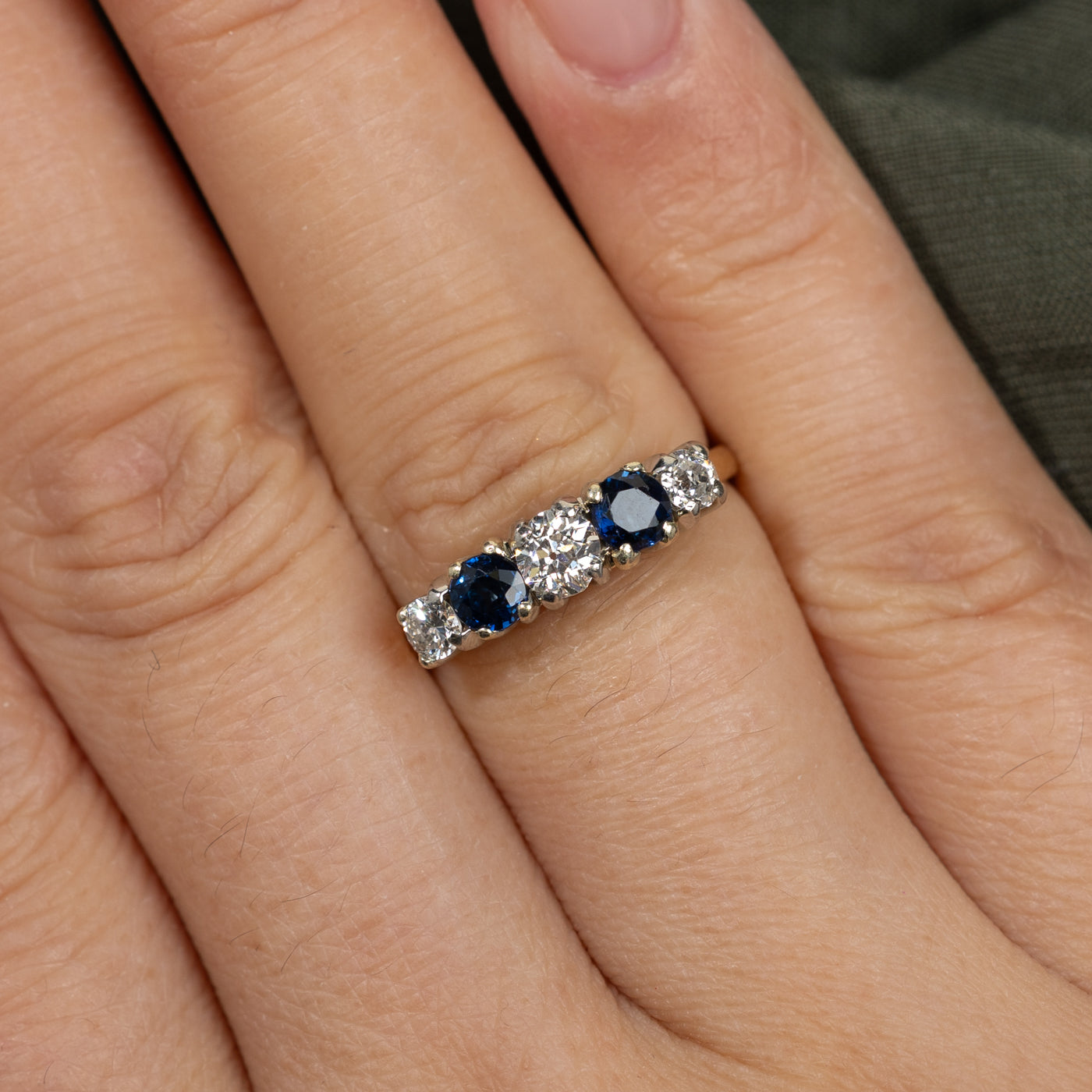 Bague vintage cinq pierres, diamants taille ancienne européenne et saphirs | 0,51 ct et 0,48 ct au total | Taille 5,25