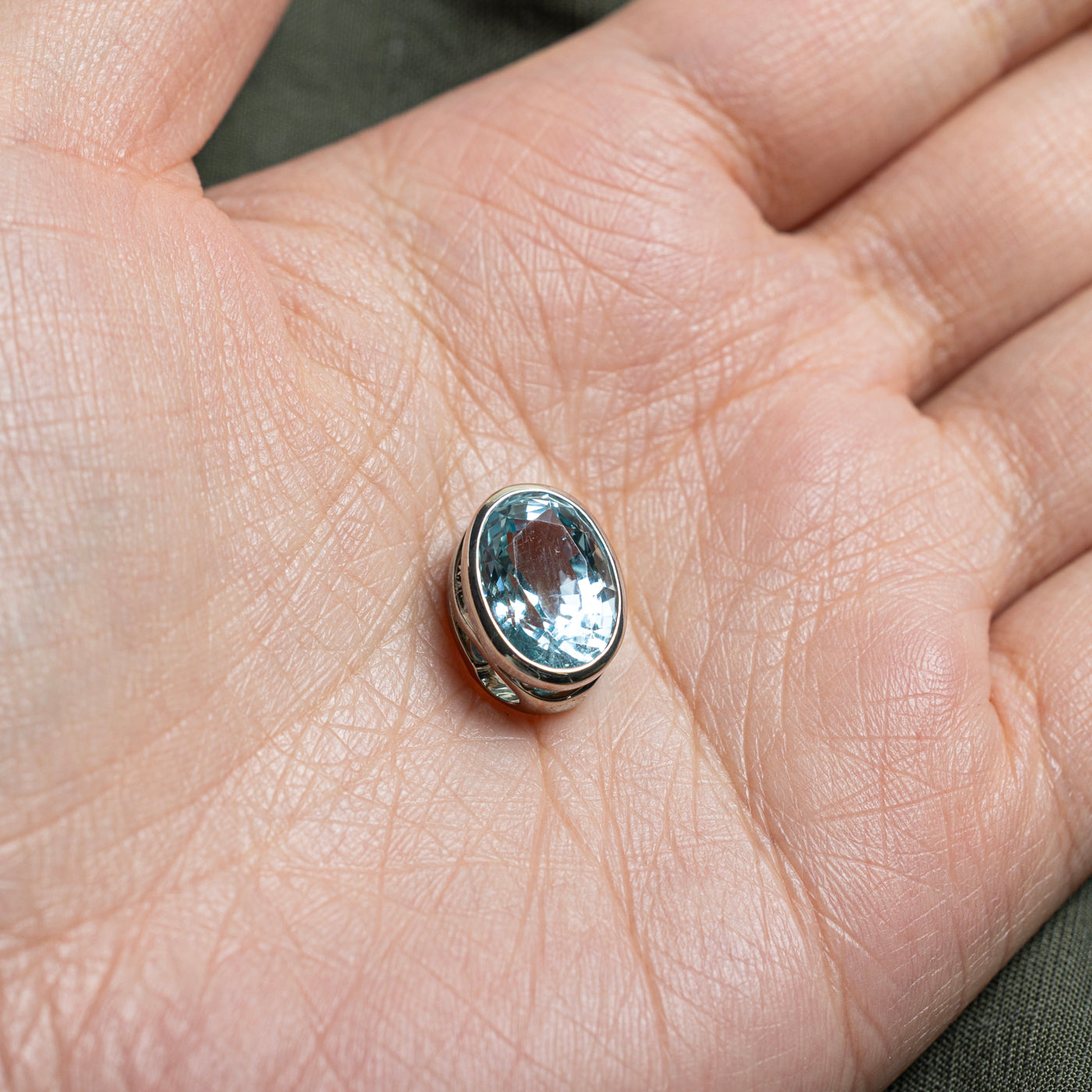 Oval Cut Bezel Set Aquamarine Pendant | 4.97ct