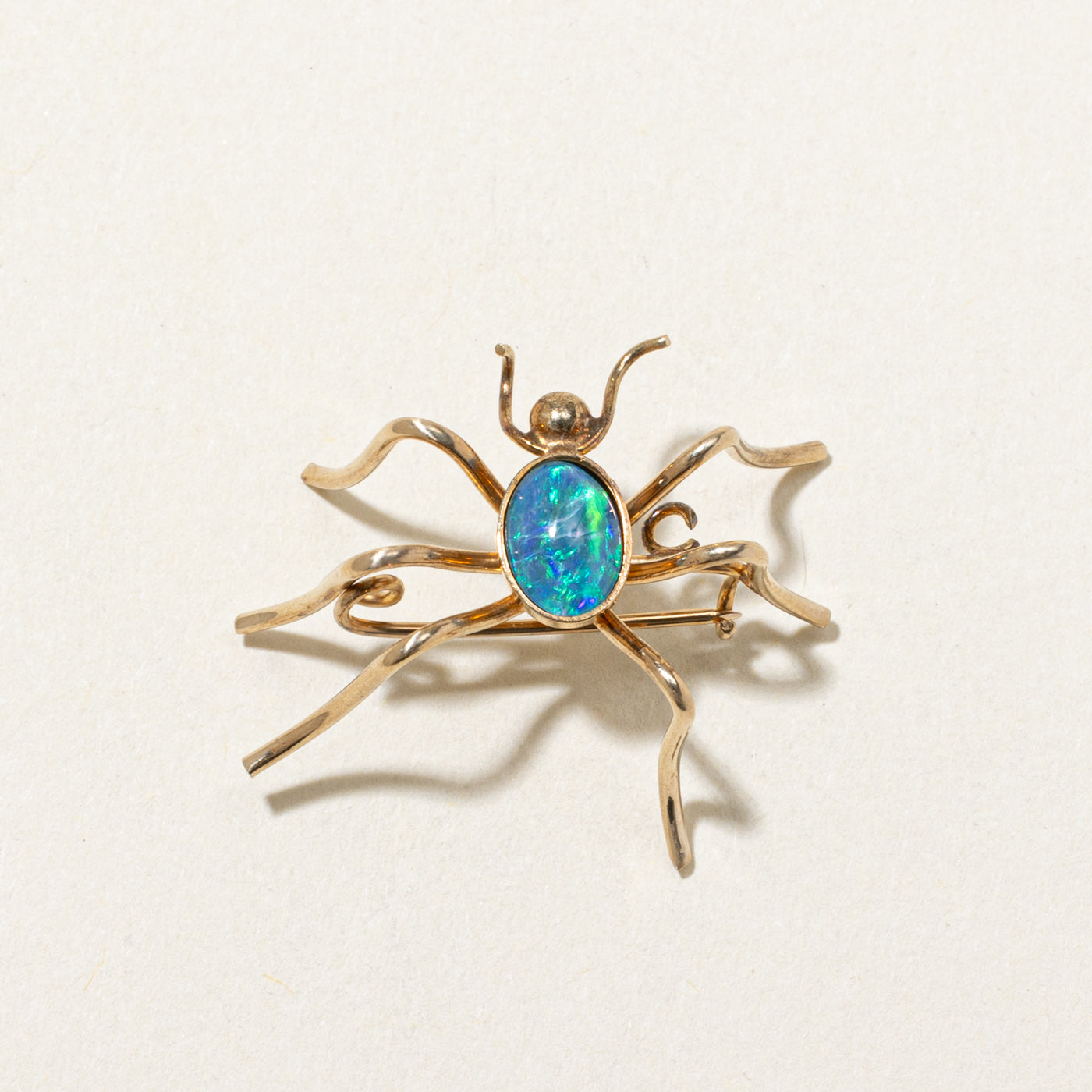 Broche araignée en opale style rétro | 0,60 ct