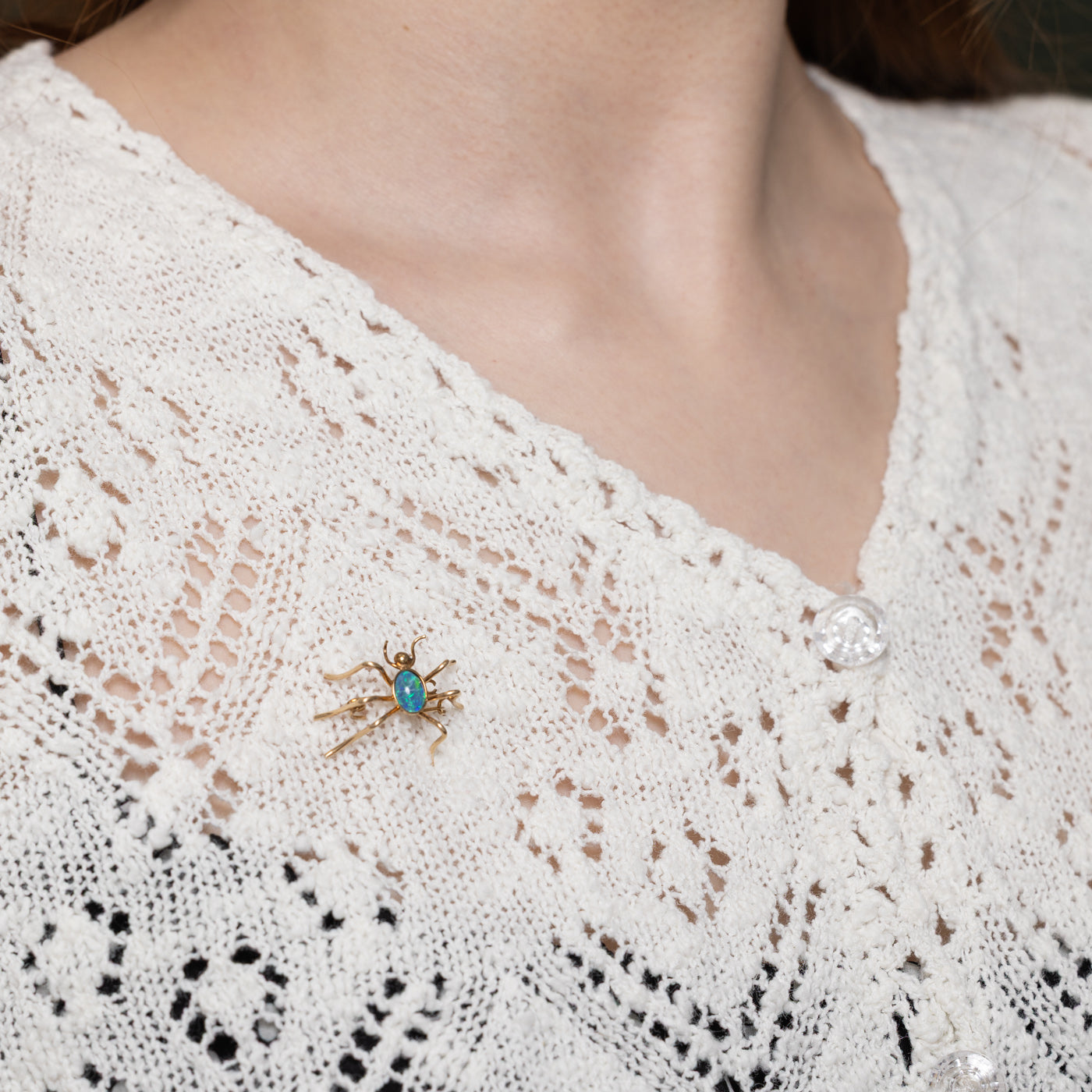 Broche araignée en opale style rétro | 0,60 ct