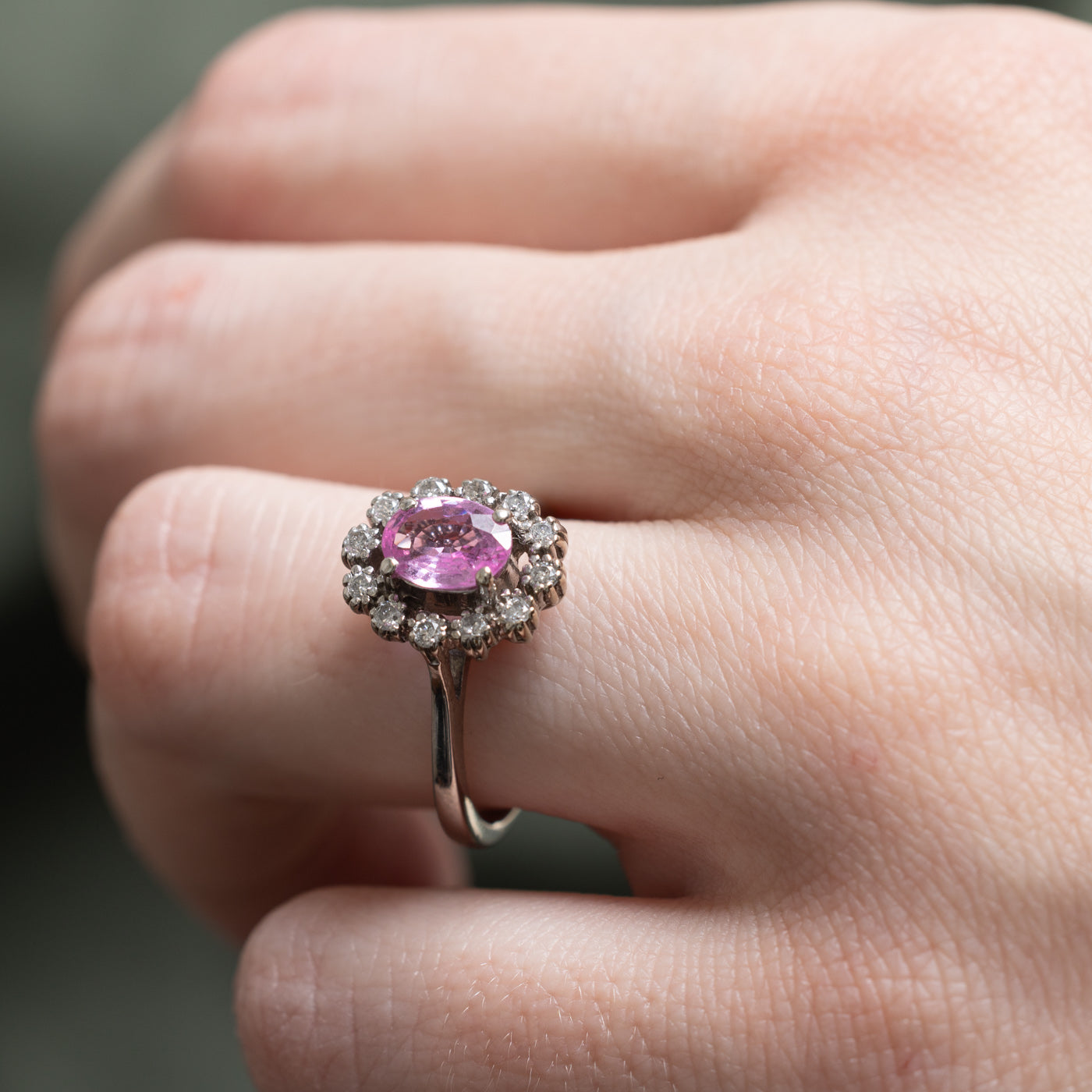 Bague vintage en saphir rose et diamants | 0,96 ct, 0,18 ct au total | Taille 5,75