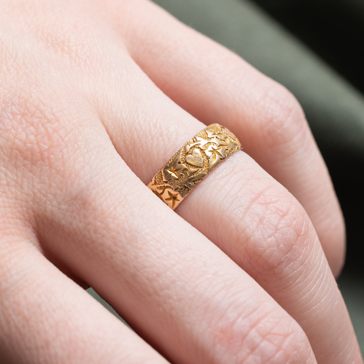 1905 Birmingham 18k Yellow Gold Mizpah Ring with Heart Motif | SZ 6.25