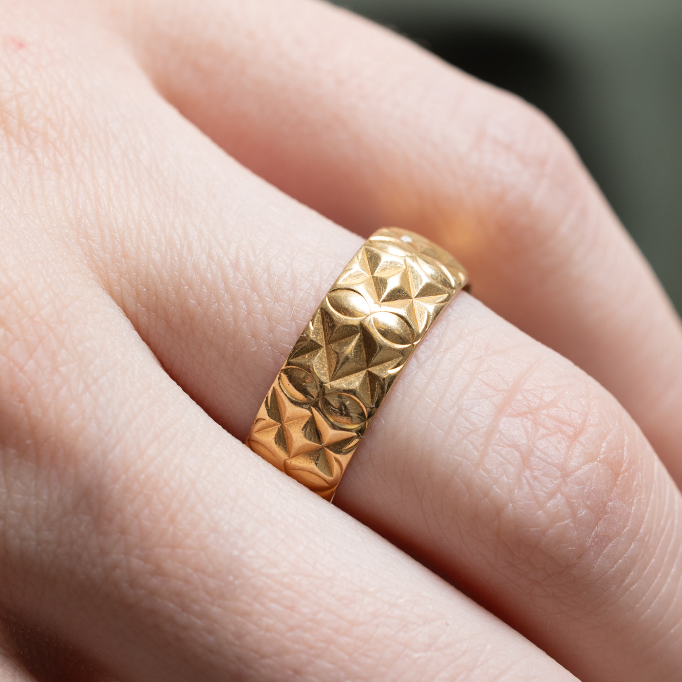 Bague en or jaune 18 carats poinçonnée à Londres en 1965 | Taille 7,25