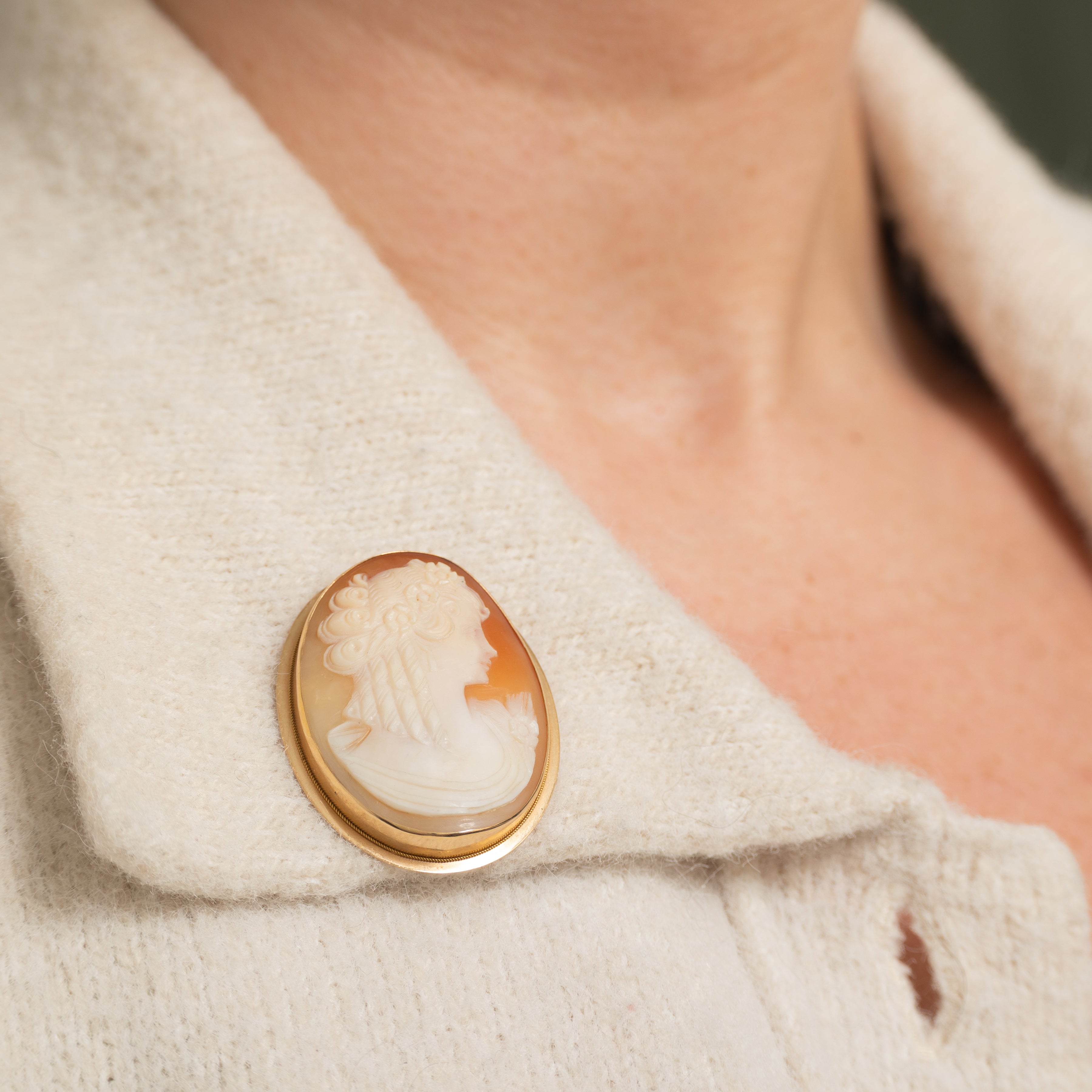 Italian Cameo Shell Convertible Pendant to Brooch | 25.00ct