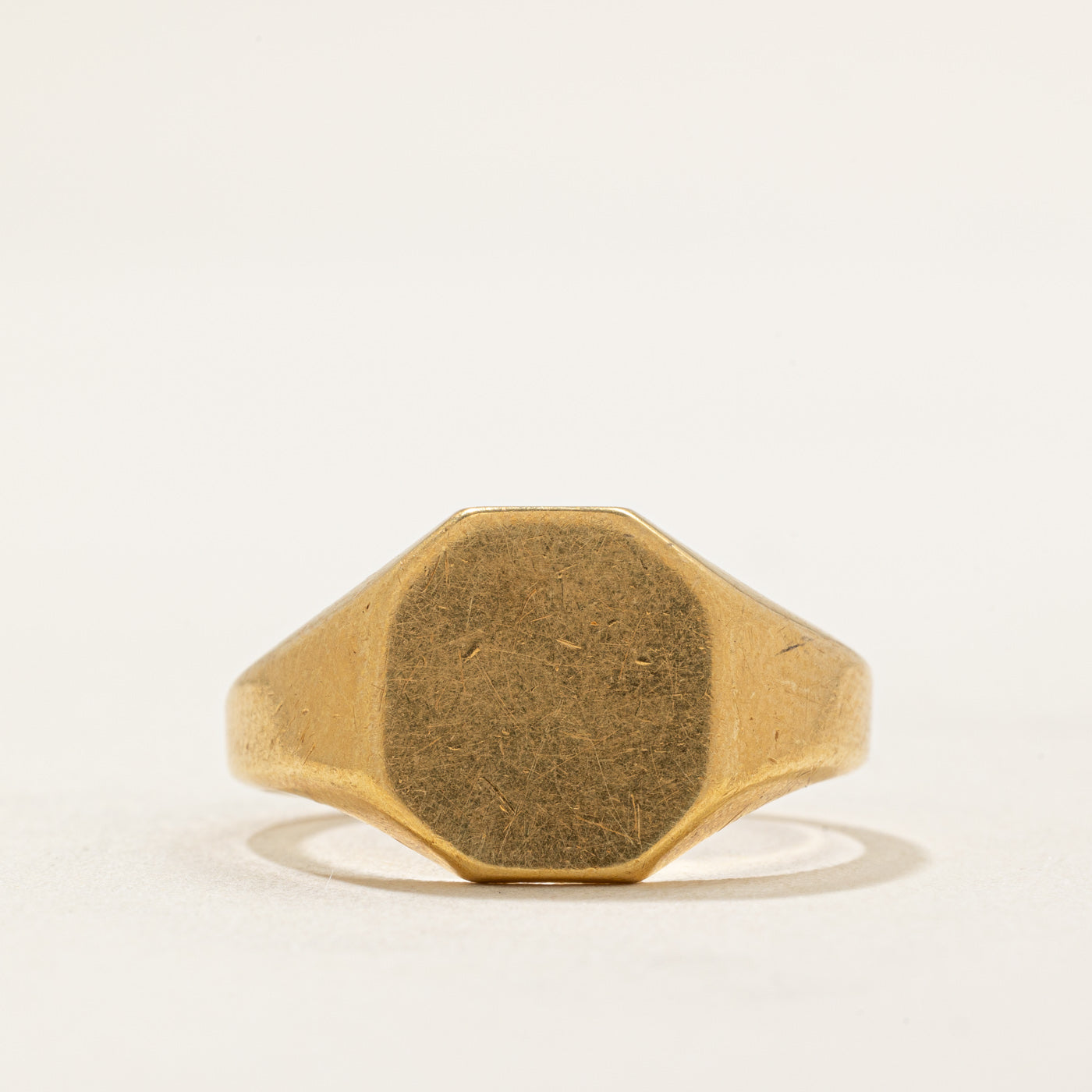 Bague chevalière vierge en or jaune 18 carats, Birmingham, 1966 | Taille 9,5