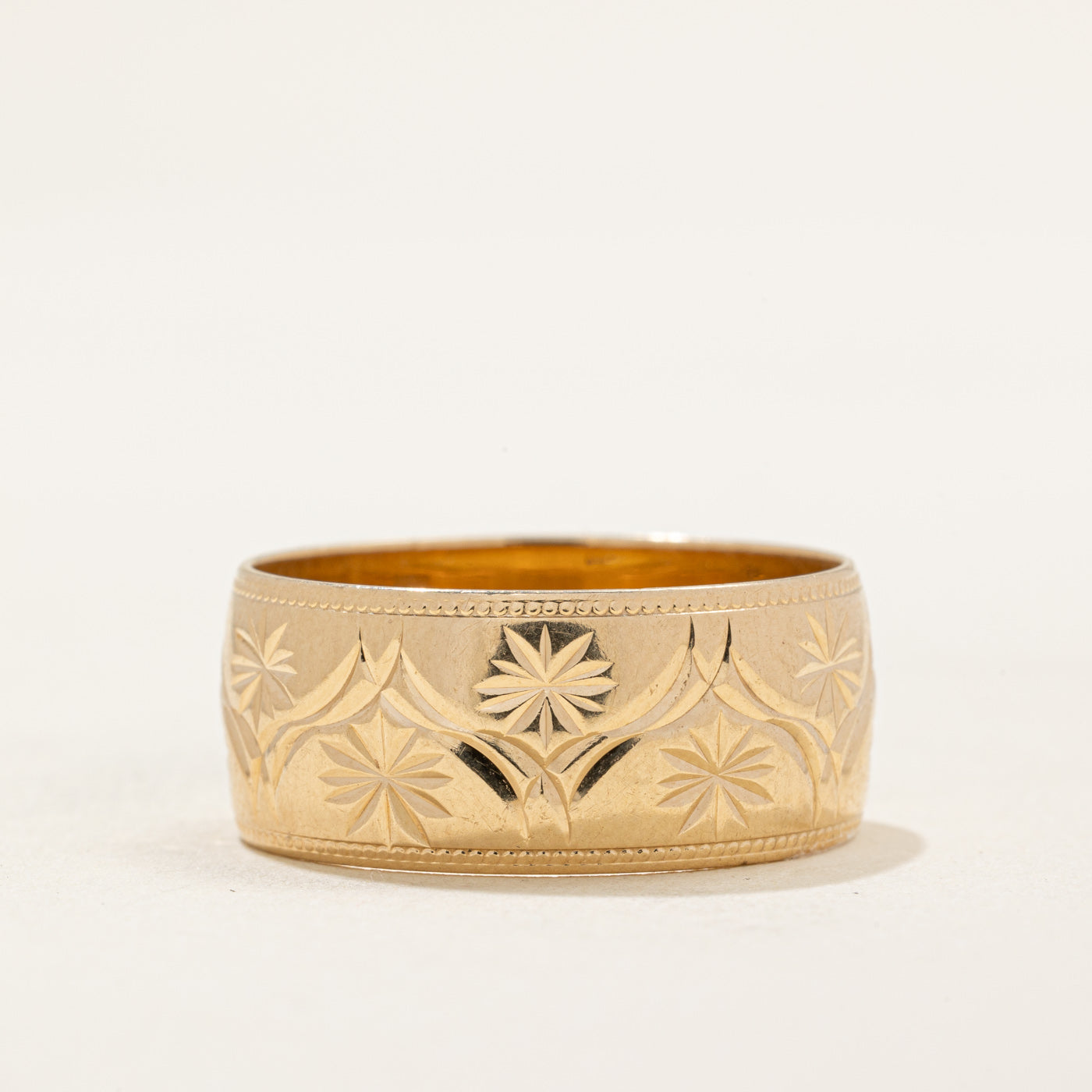 Bande gravée en or jaune 9 carats de Londres | Taille 8,90 mm | Taille 9,25