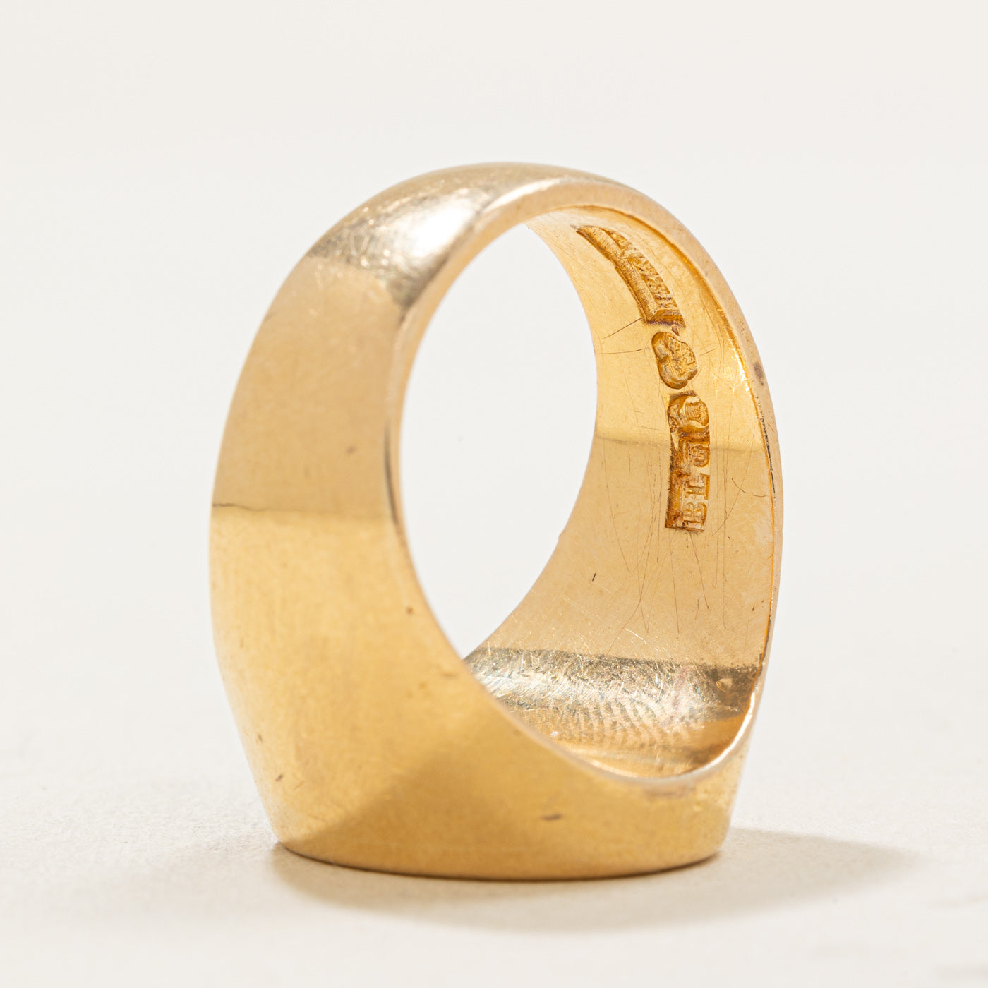 1973 Stockholm 18k Yellow Gold Family Crest Ring | SZ 9