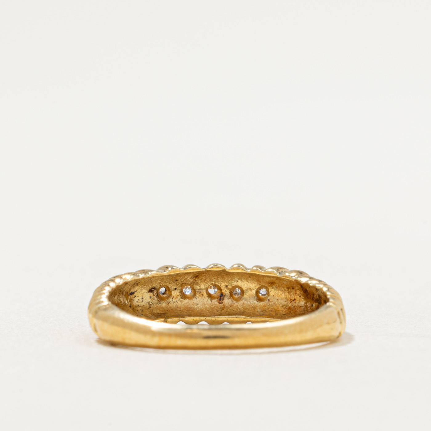 Bague cannelée sertie de cinq diamants | 0,05 ct au total | Taille 6,75