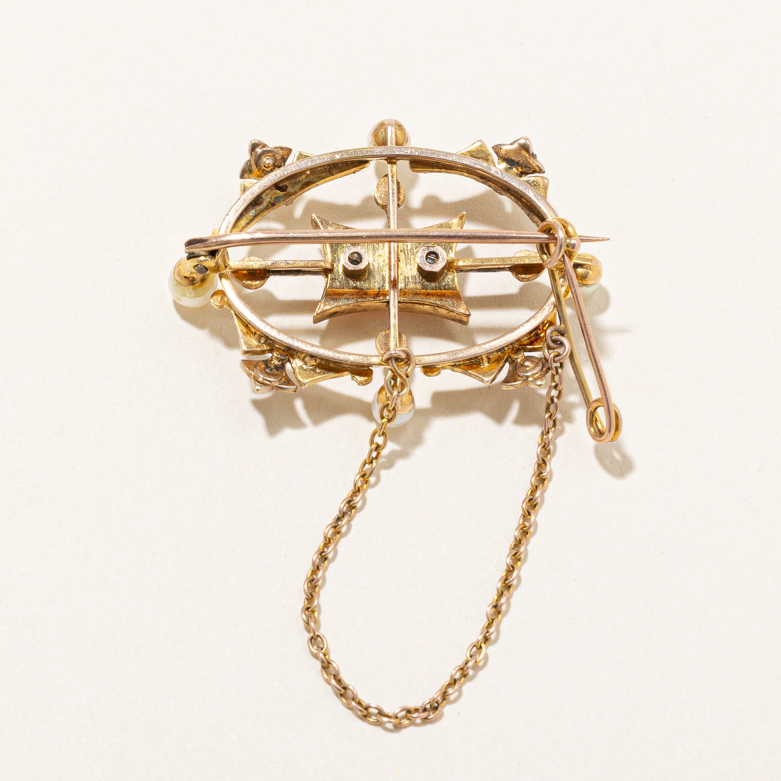 Broche victorienne en corail, diamants taille rose et perles fines | 1,79 ct, 0,16 ct |