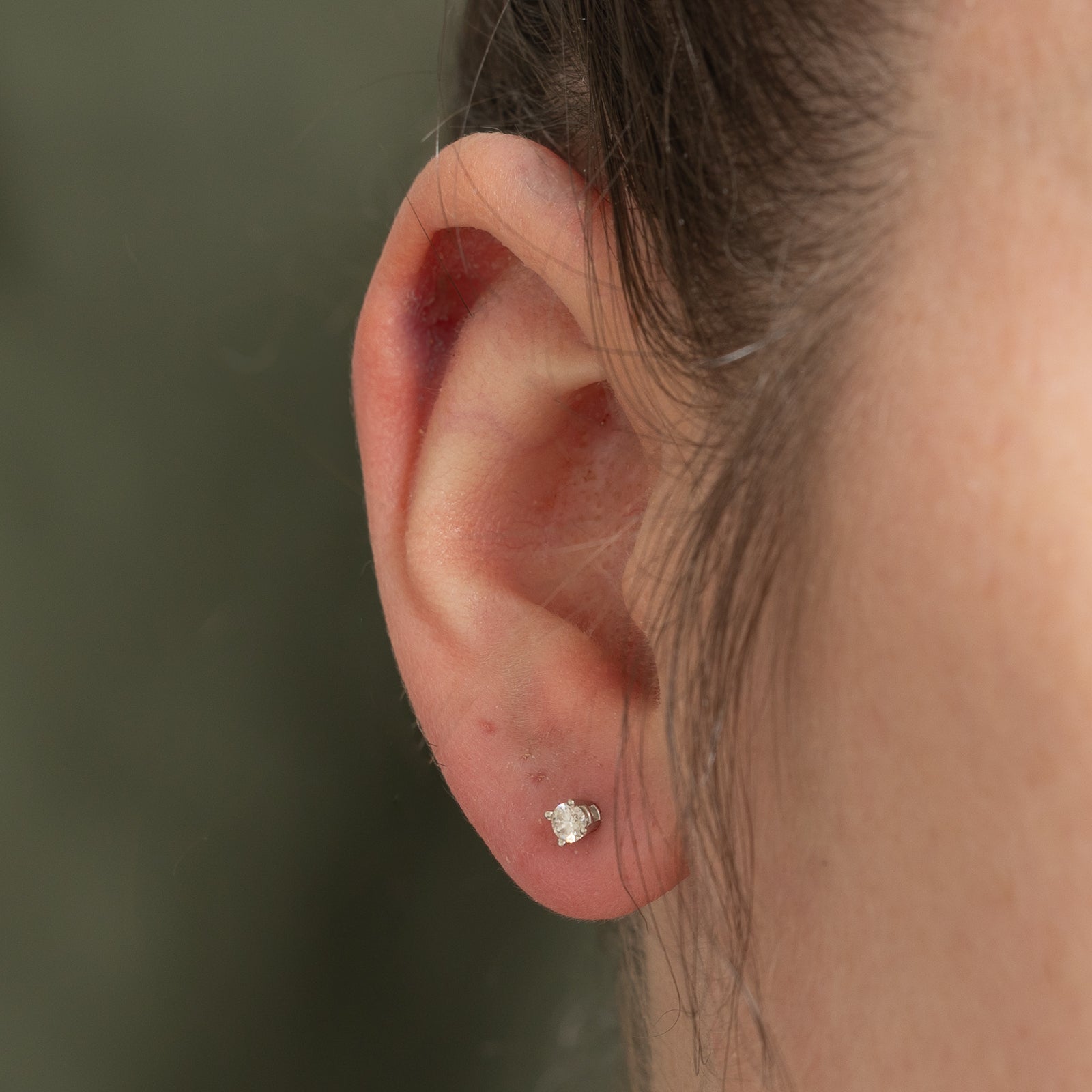 Boucles d'oreilles puces en or 14 carats serties de diamants | 0,18 ct au total