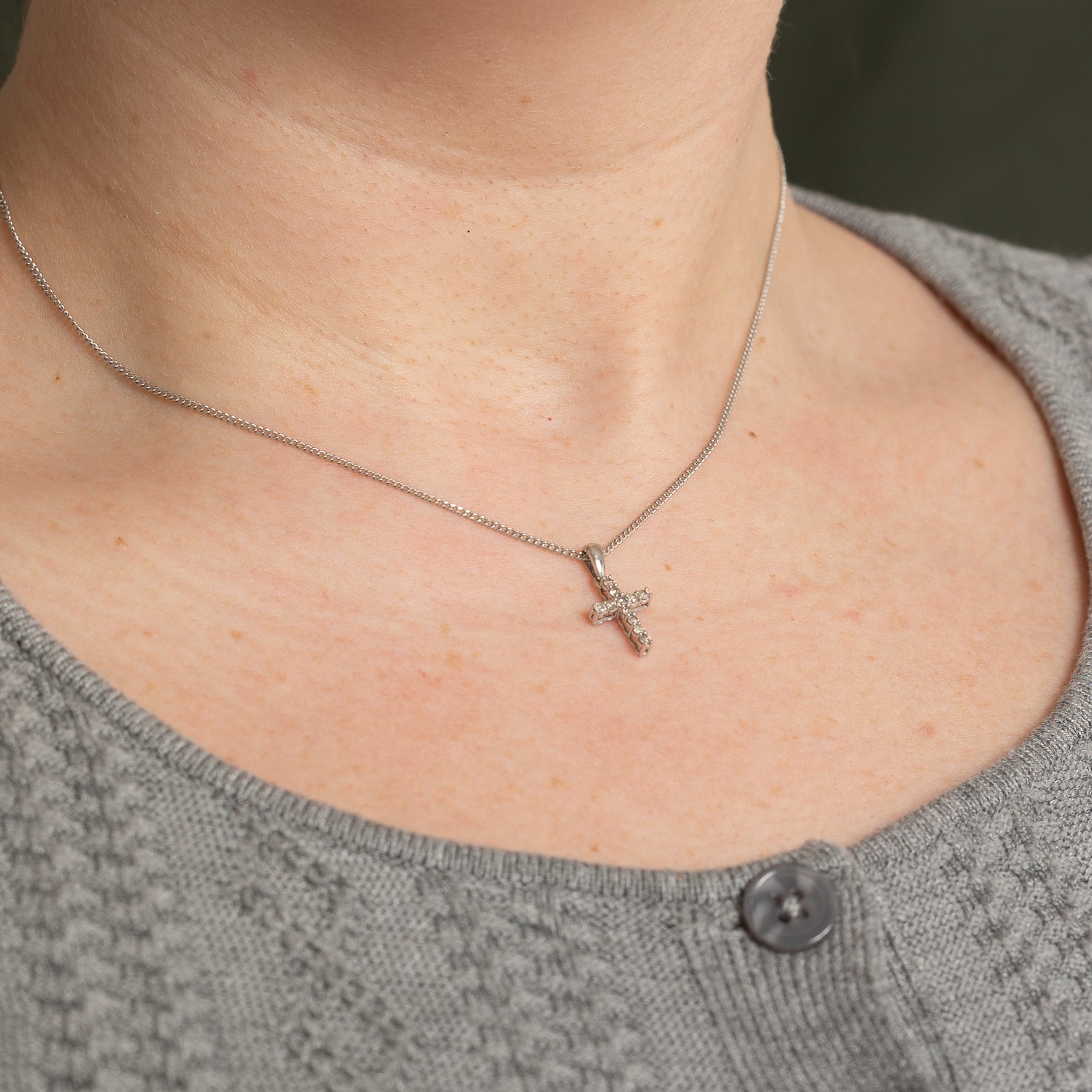 10K Diamond Cross Pendant | 0.16ctw