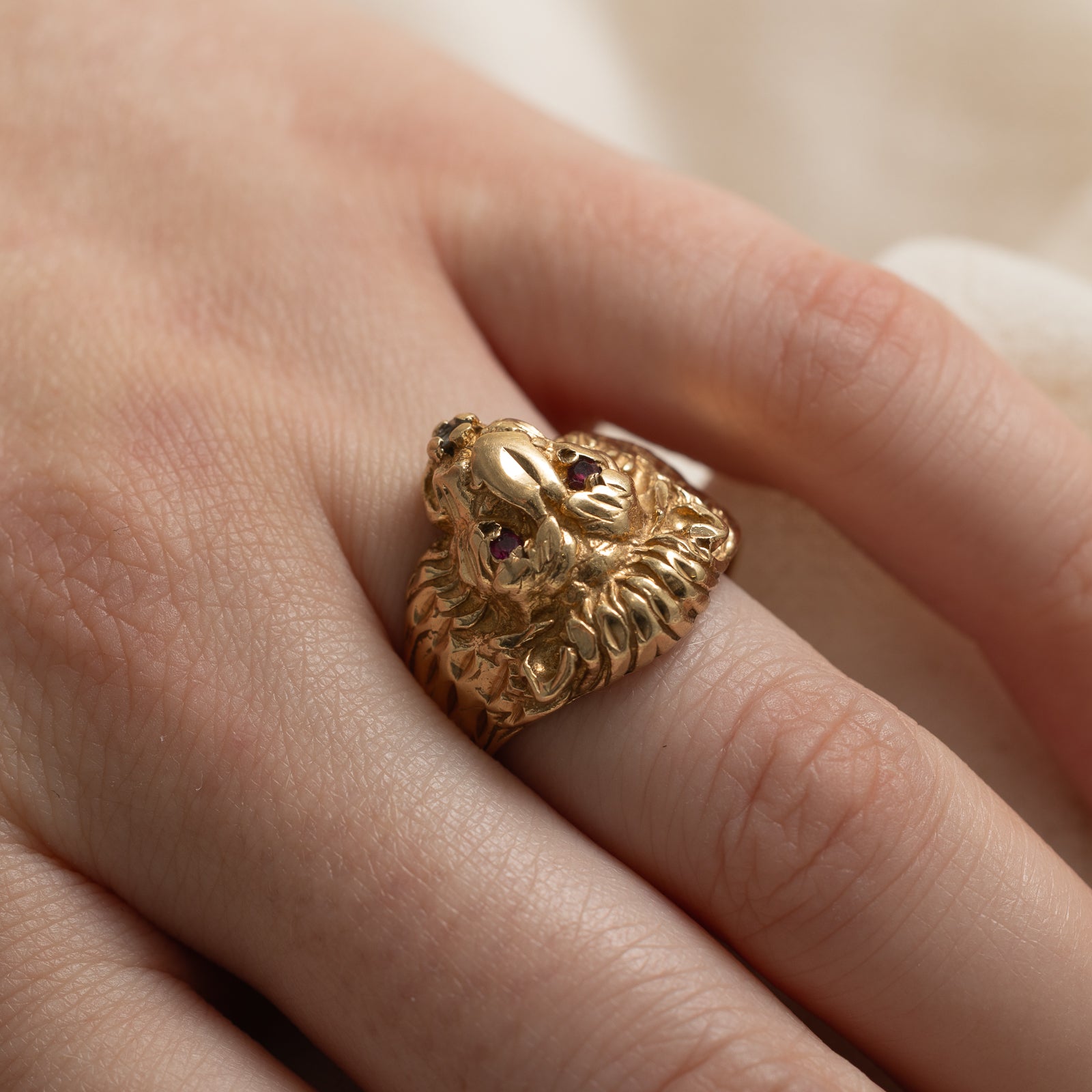 10K Synthetic Ruby Lion Head Ring | 0.06ctw | SZ 8.75