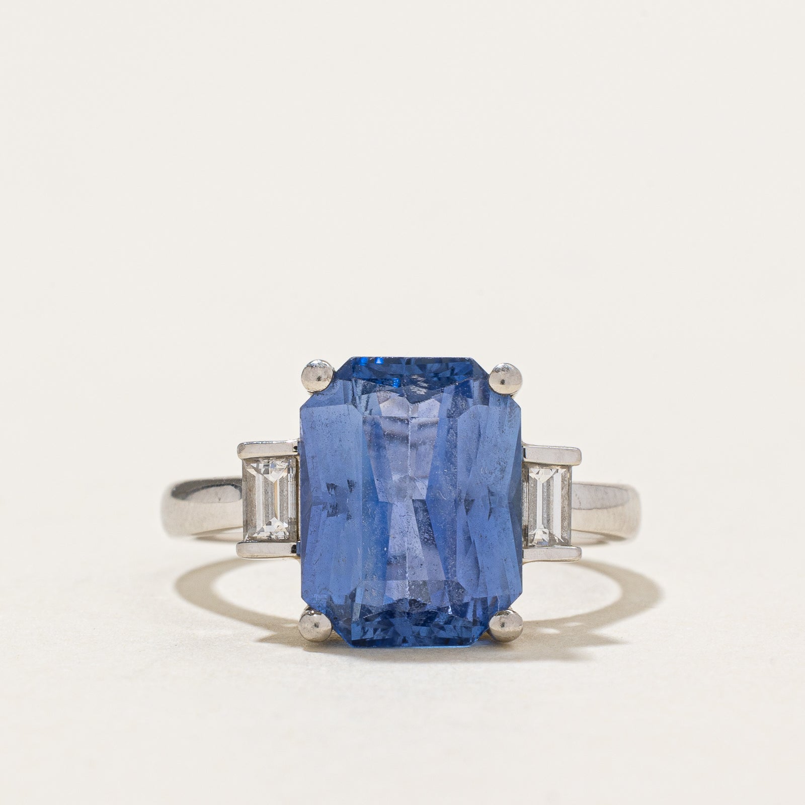 Bague saphir et diamants Londres 1997 | 5,25 ct | 0,25 ct au total | Taille 6,25