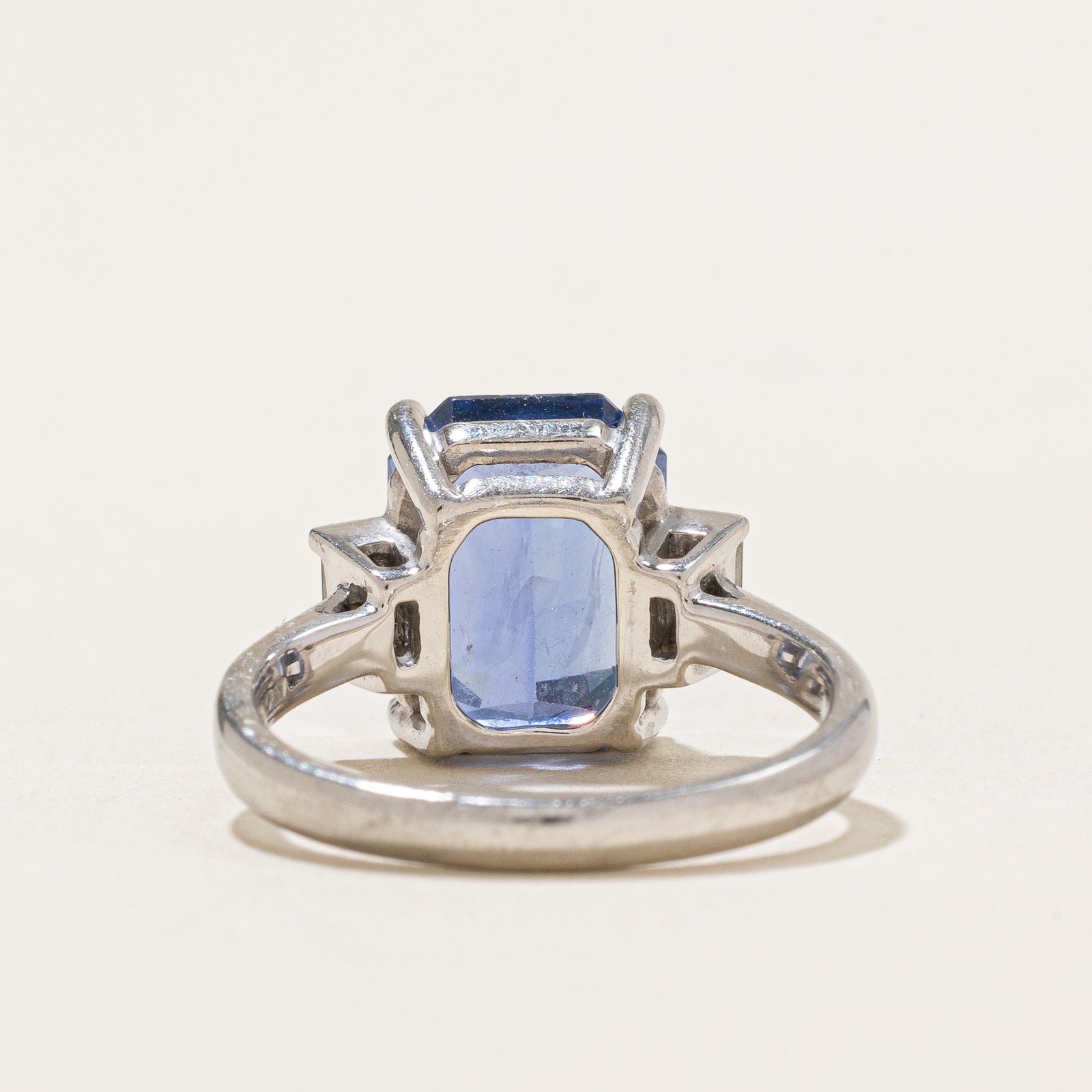 Bague saphir et diamants Londres 1997 | 5,25 ct | 0,25 ct au total | Taille 6,25